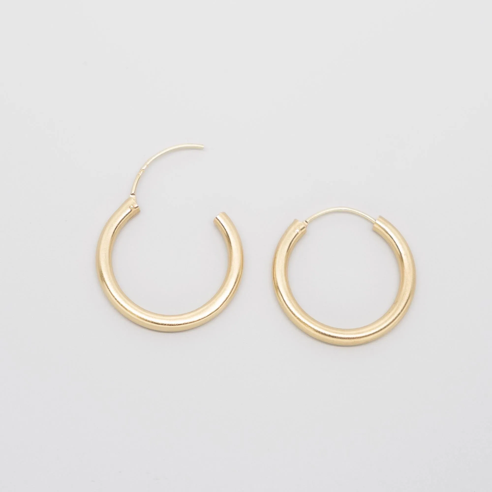Bold Hoop Earrings S/M sold by Ivalo.com product image thumbnail 4