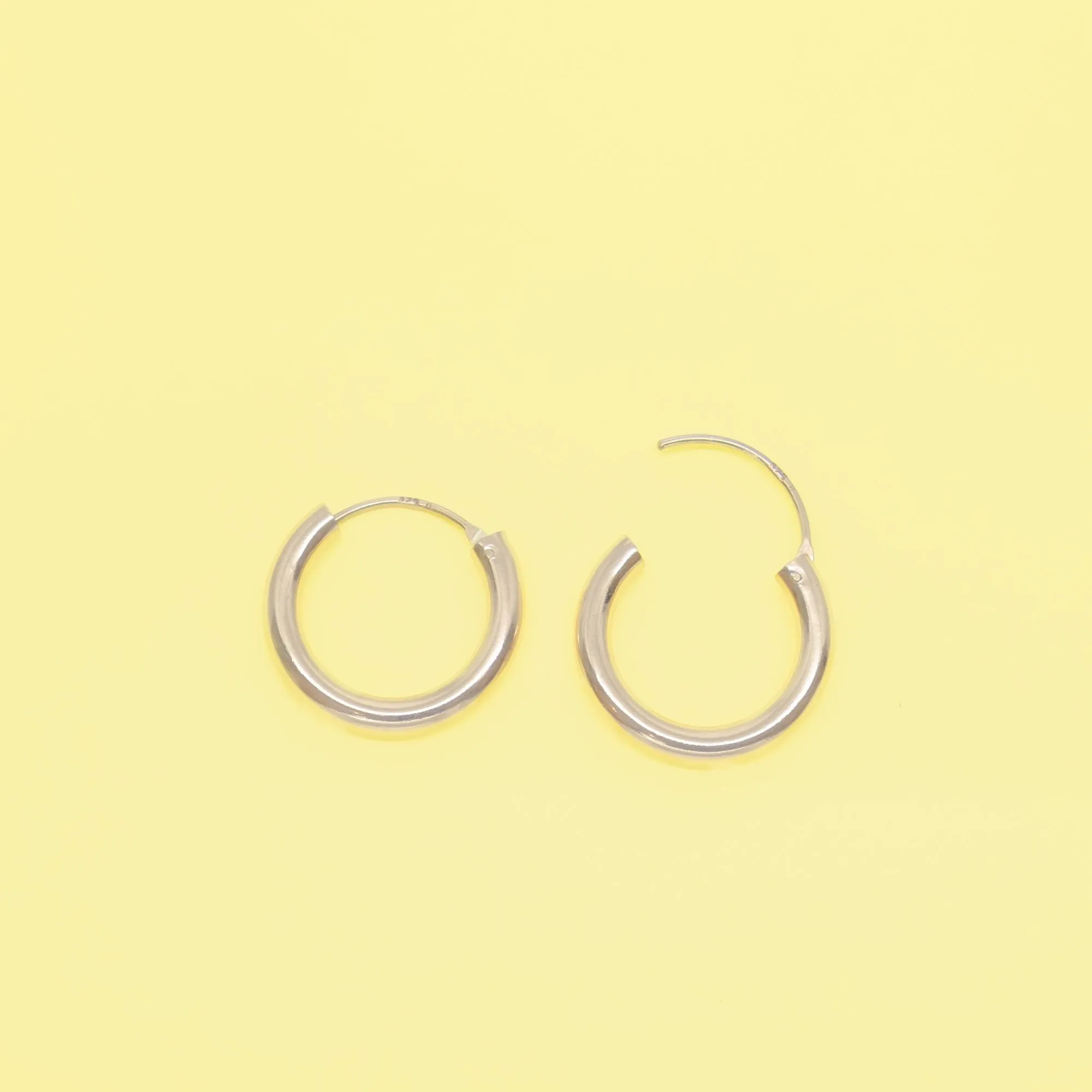 Bold Hoop Earrings S/M sold by Ivalo.com product image thumbnail 5