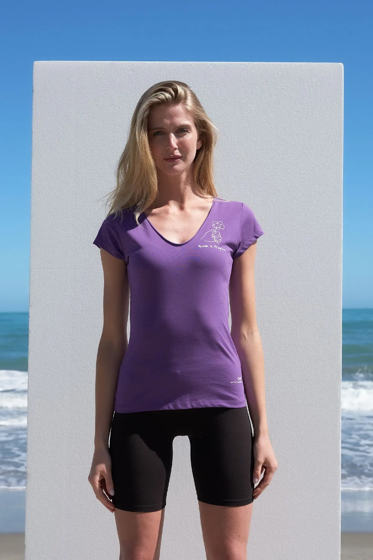 Printed V-neck T-Shirt Purple sold by Ivalo.com