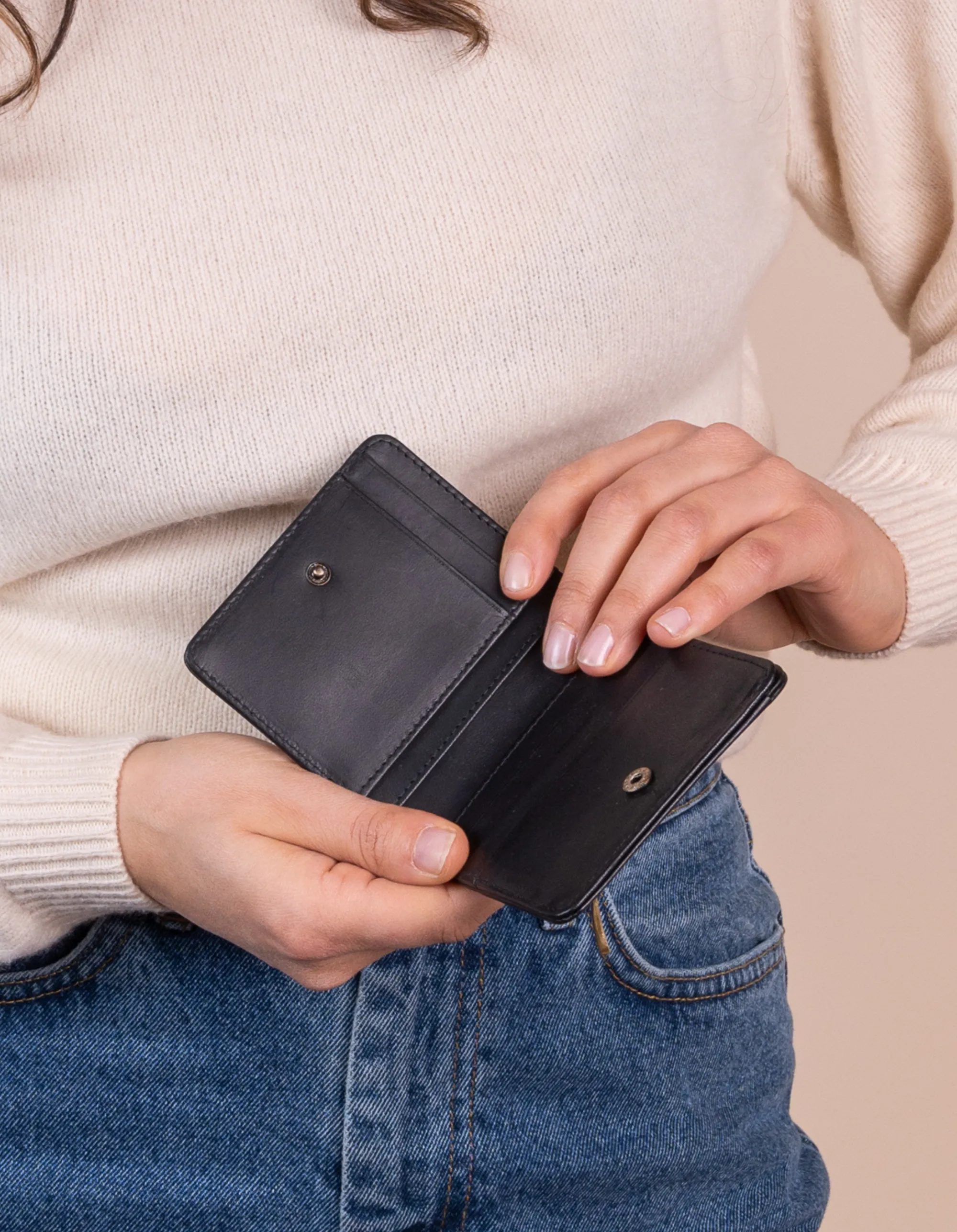 The Alex Fold-Over Wallet - Black Classic Leather sold by Ivalo.com product image thumbnail 5