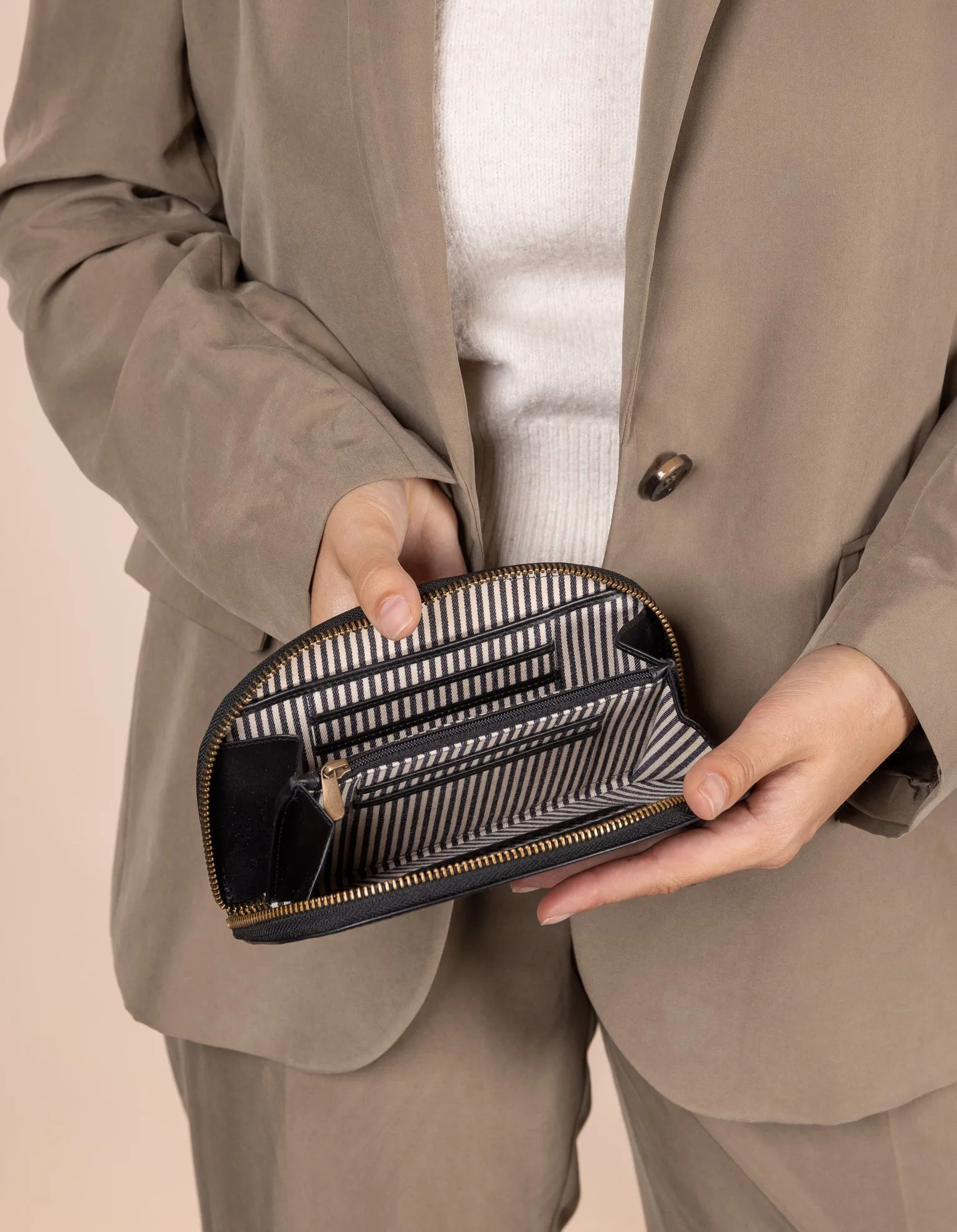 Blake Wallet Classic Leather Black sold by Ivalo.com product image thumbnail 5