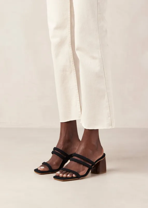 Indiana Leather Sandals Black sold by Ivalo.com