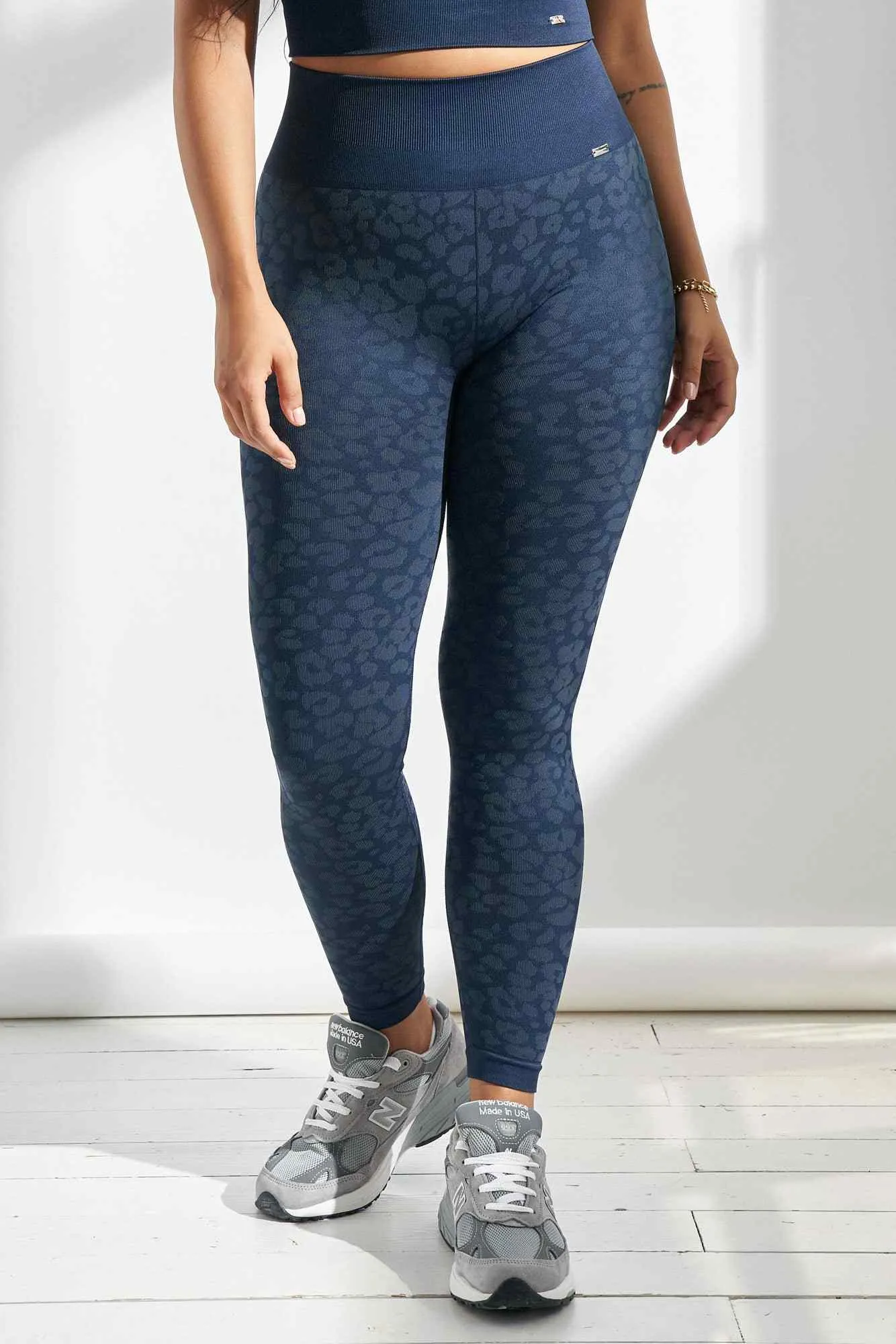 Wild Legging Leopard Blue Ink sold by Ivalo.com