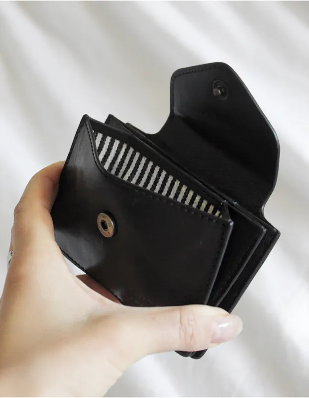 Harmonica Wallet Black Classic Leather sold by Ivalo.com