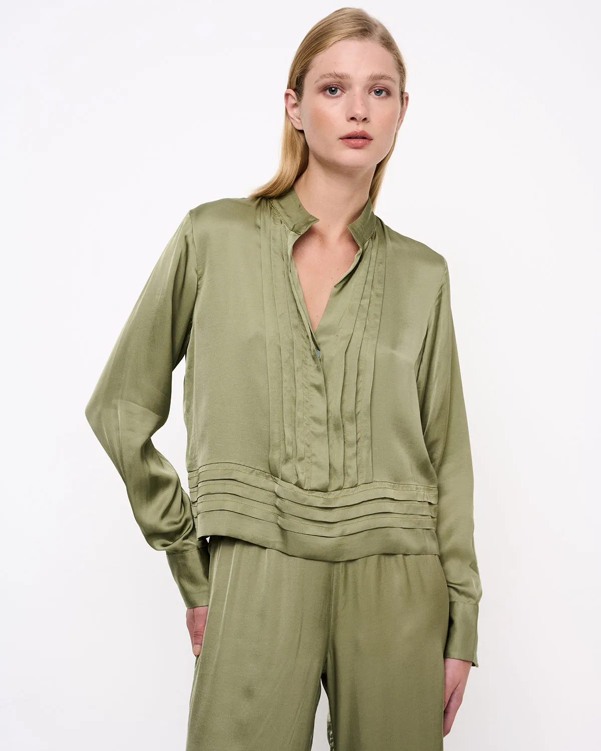 Olive Loose Cut Trousers Green sold by Ivalo.com product image thumbnail 4