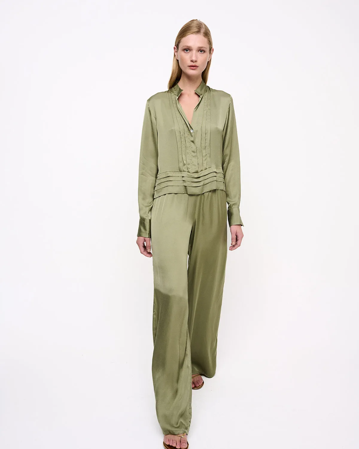 Olive Loose Cut Trousers Green sold by Ivalo.com product image thumbnail 2