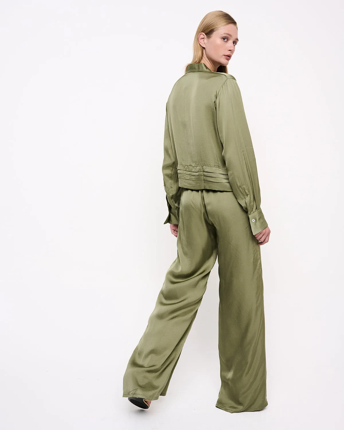 Olive Loose Cut Trousers Green sold by Ivalo.com product image thumbnail 3