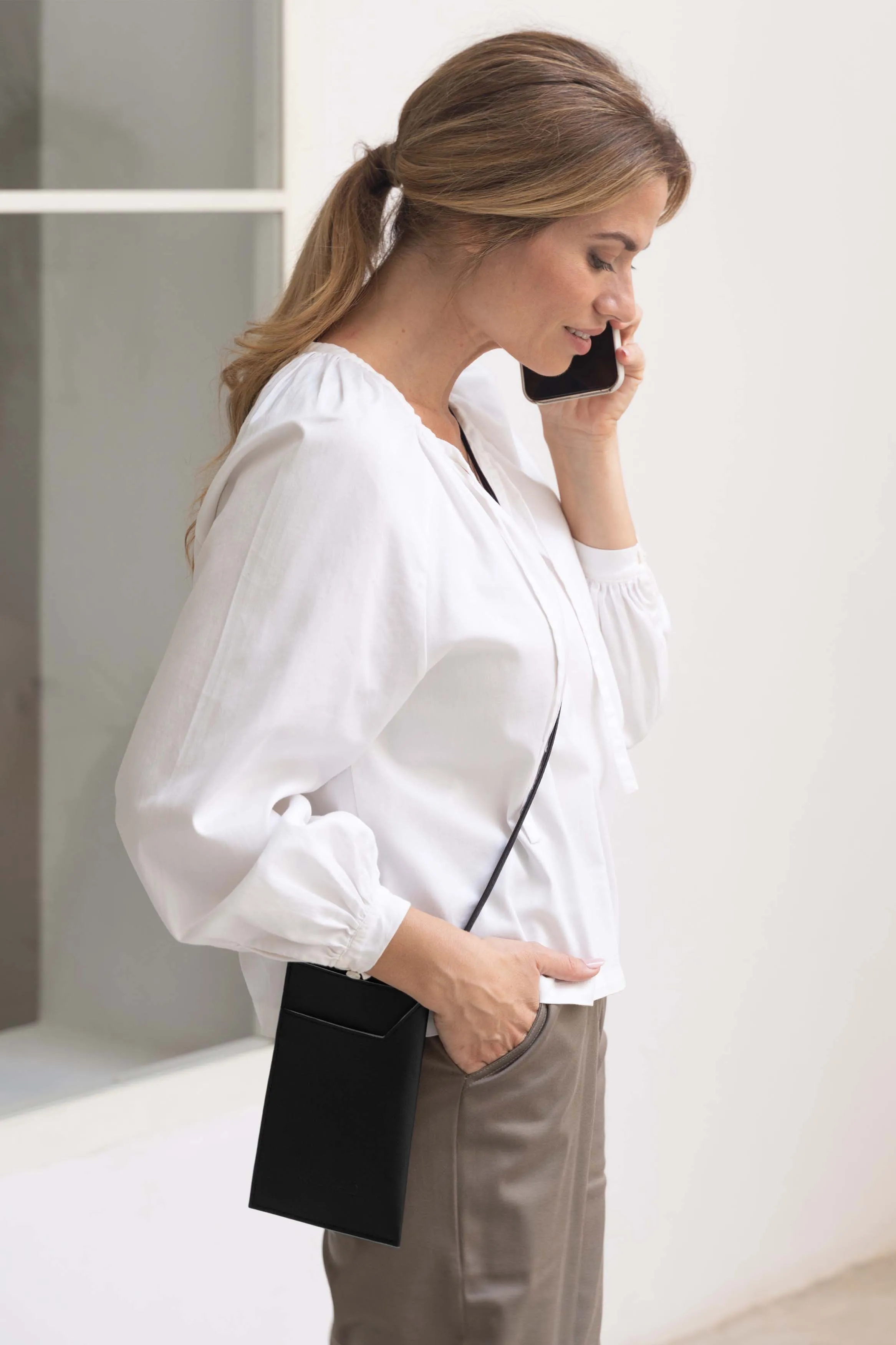 Move Black Phone Case sold by Ivalo.com product image thumbnail 3