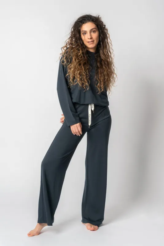 Large Jogging Pants sold by Ivalo.com
