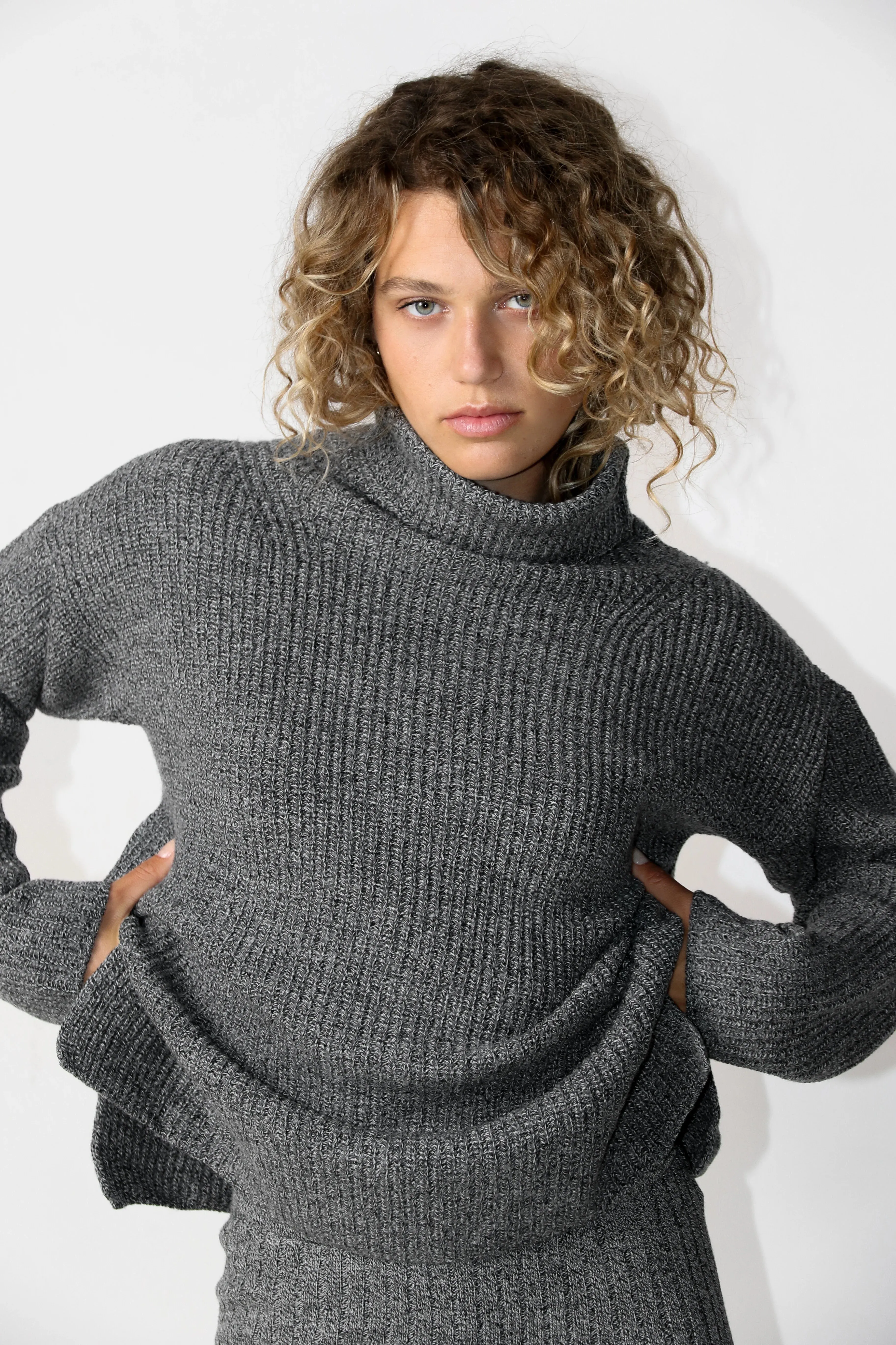 Heavy Turtleneck Knit Dark Grey sold by Ivalo.com