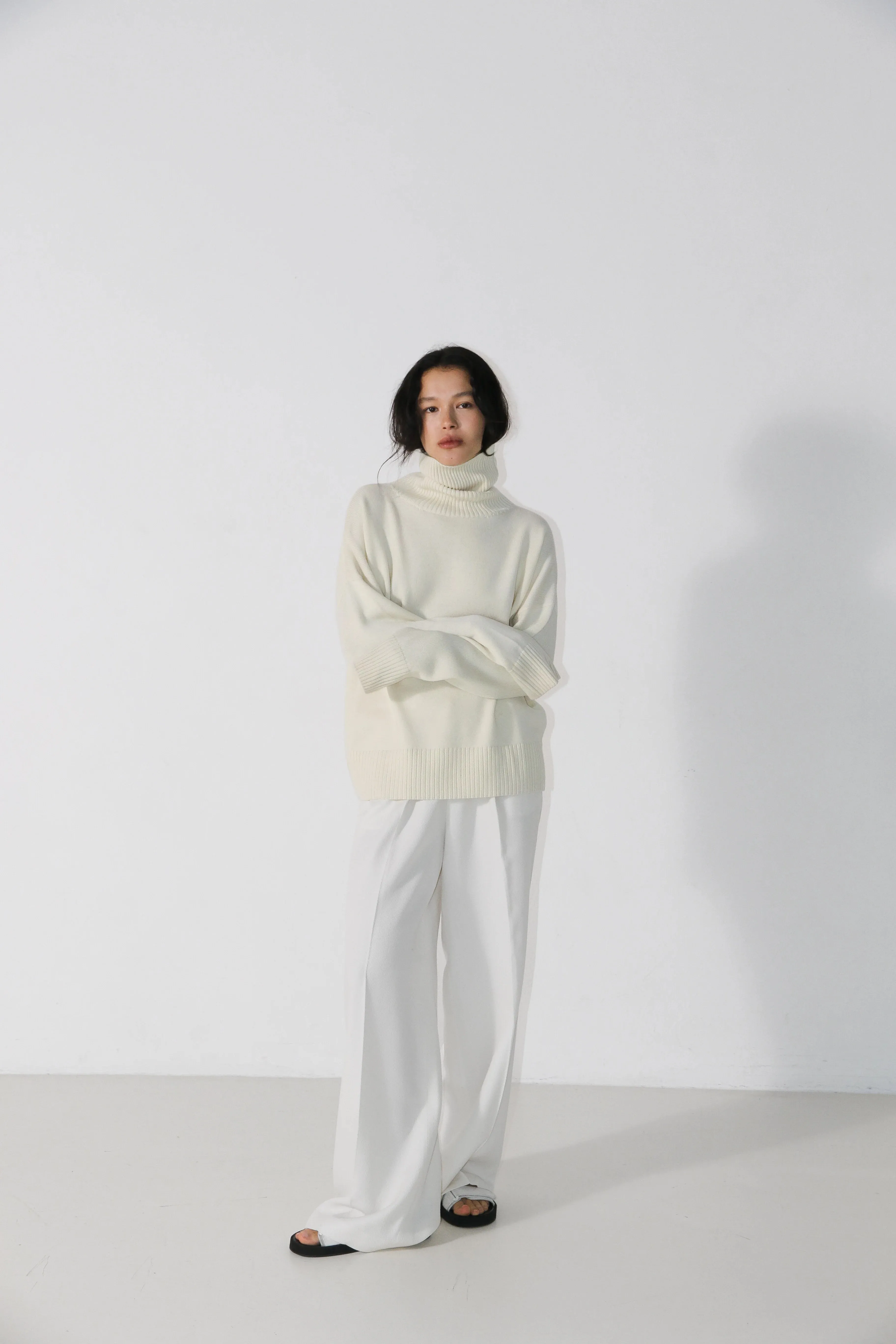 Heavy Turtleneck Knit Cream sold by Ivalo.com product image thumbnail 2