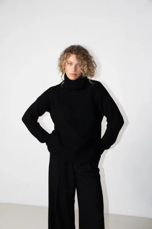 Heavy Turtleneck Knit Black sold by Ivalo.com