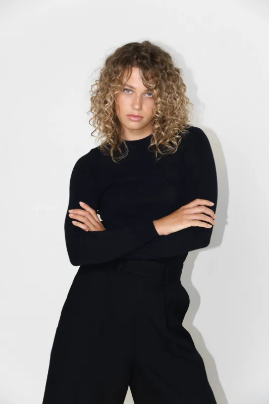 Rhea Merino Crew Black sold by Ivalo.com