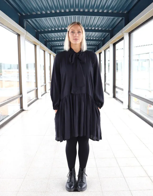 Flowy Dress Black sold by Ivalo.com