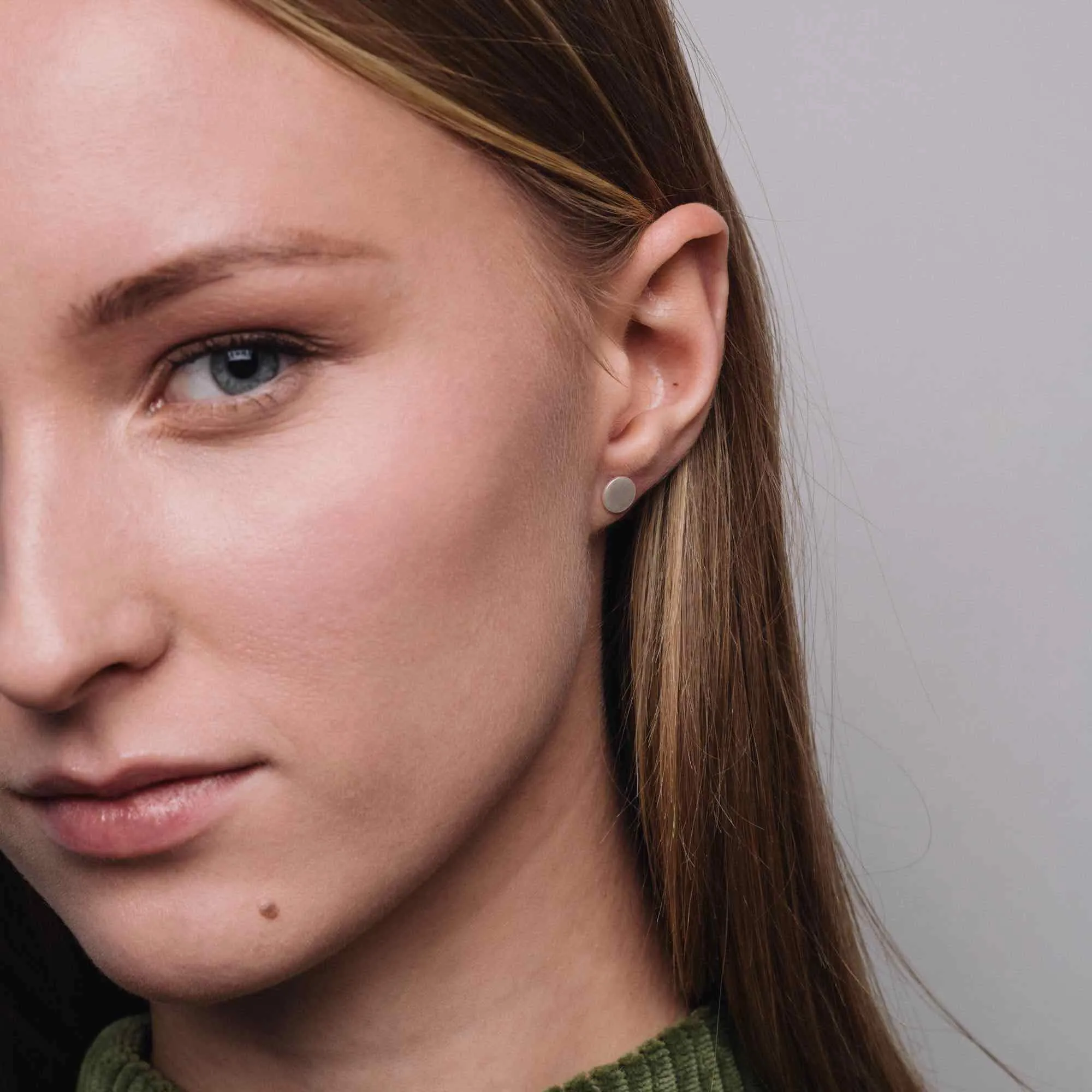 Satin Disc Stud Earrings sold by Ivalo.com product image thumbnail 2