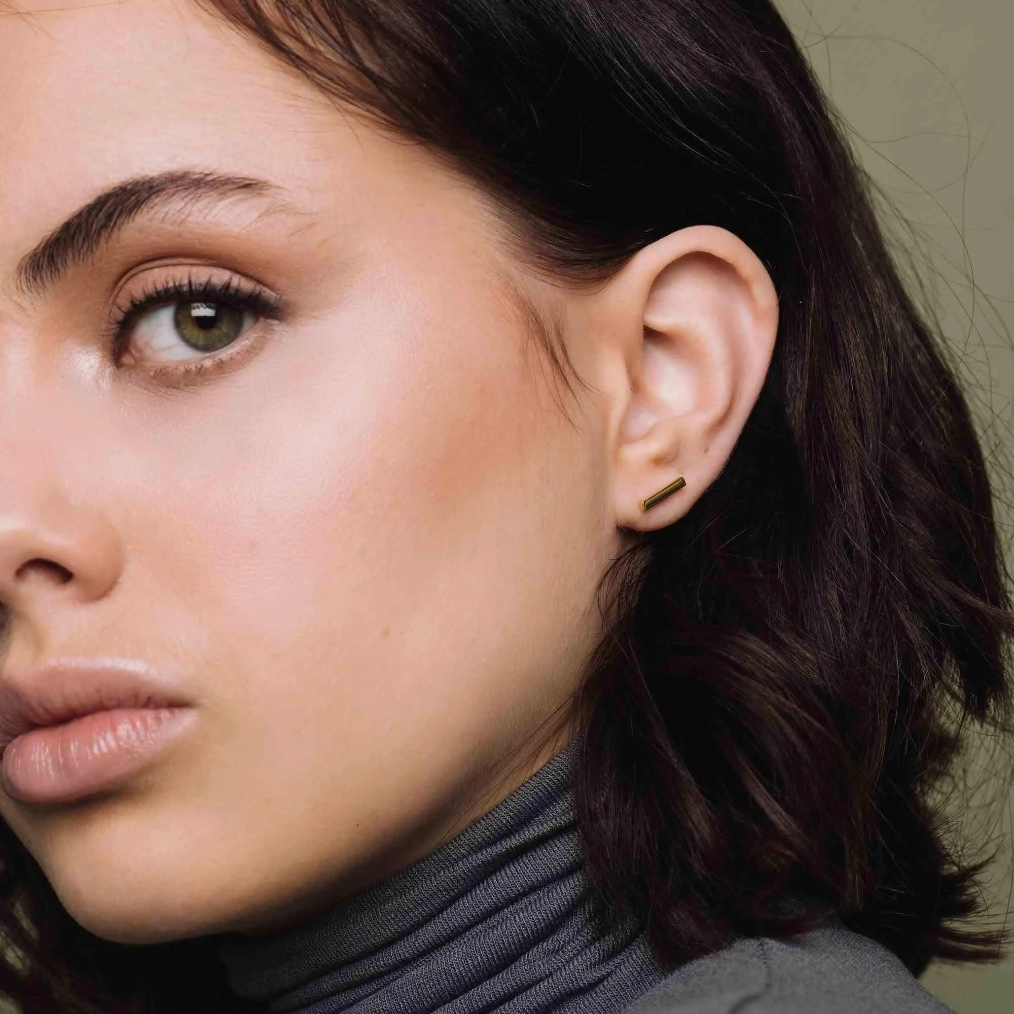 Shiny Bar Stud Earrings sold by Ivalo.com product image thumbnail 2