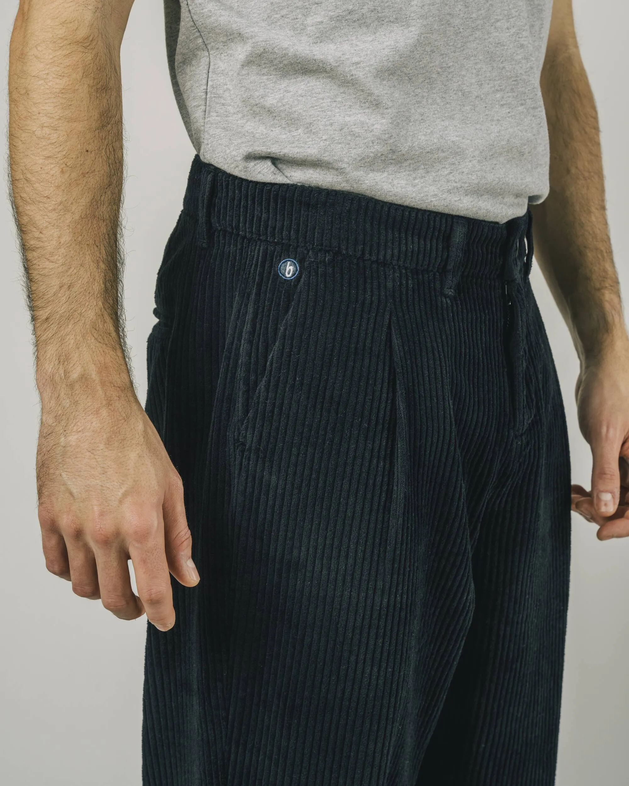 Corduroy Pleated Chino Black sold by Ivalo.com product image thumbnail 3