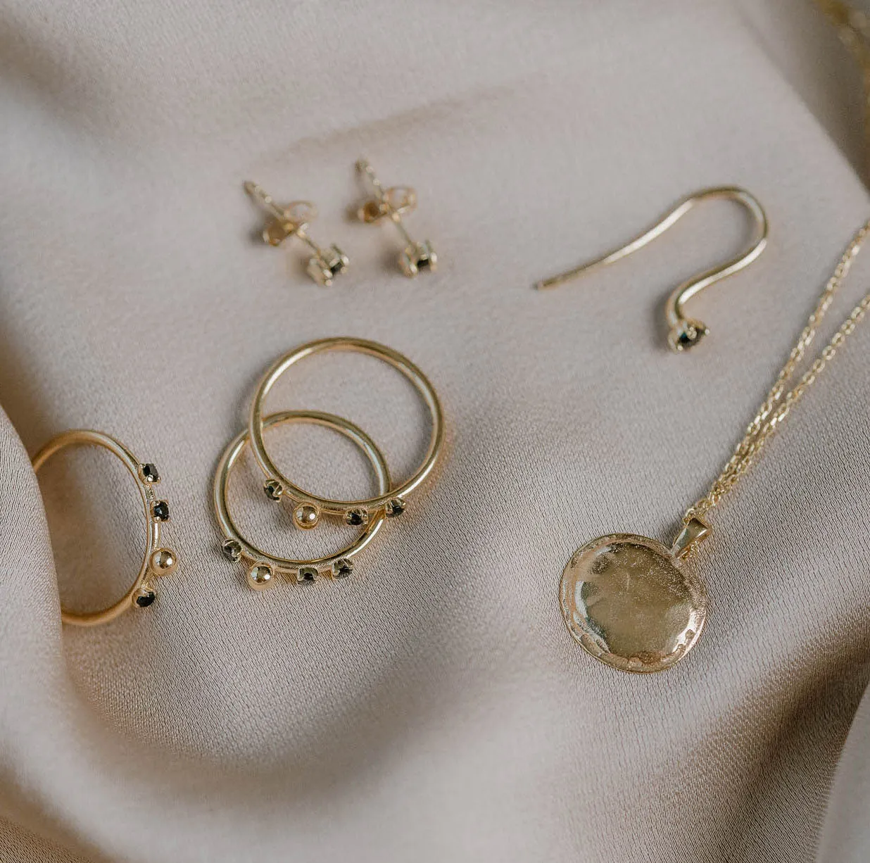 Serendipity Black Spinel Earring sold by Ivalo.com product image thumbnail 2