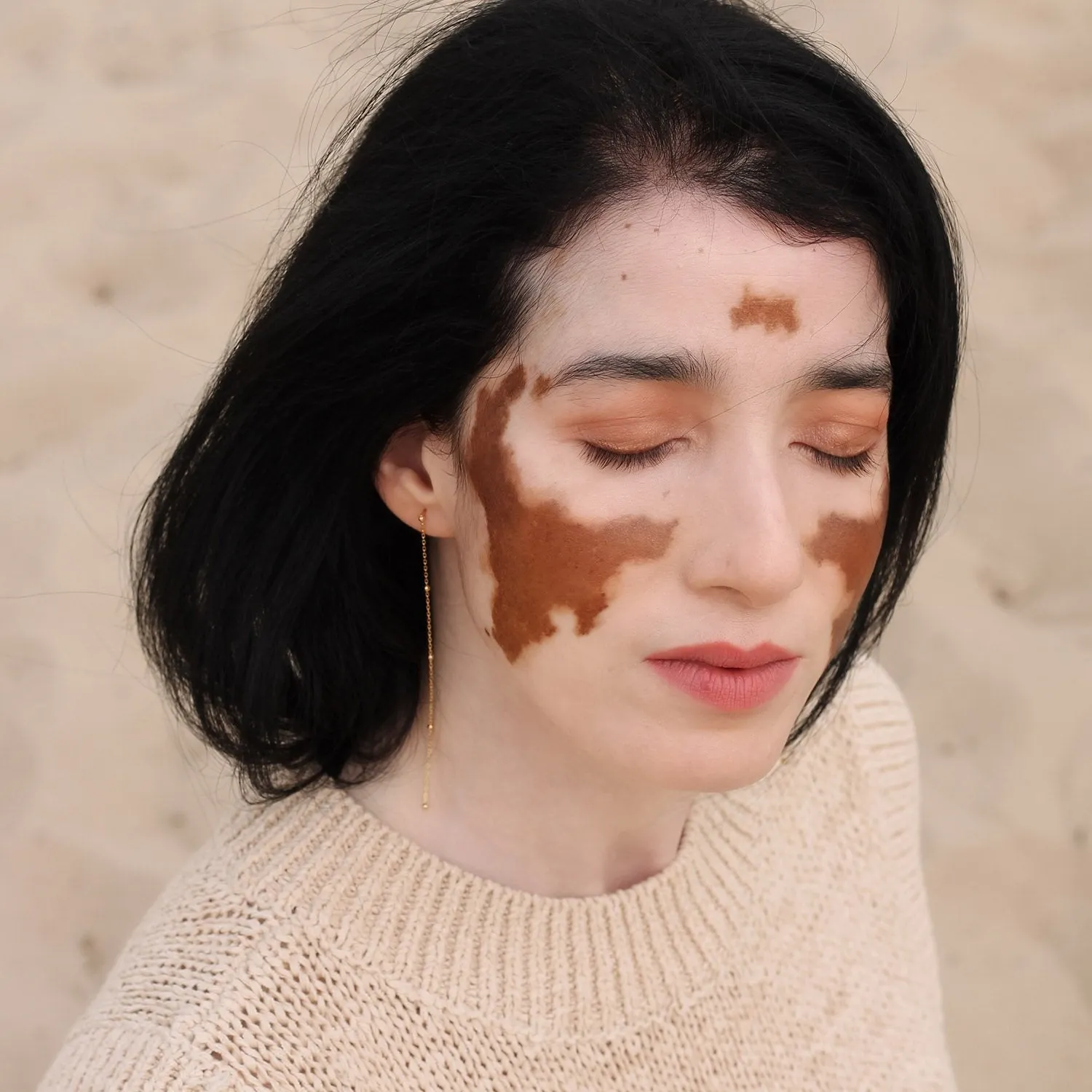 Lily Earrings sold by Ivalo.com product image thumbnail 2