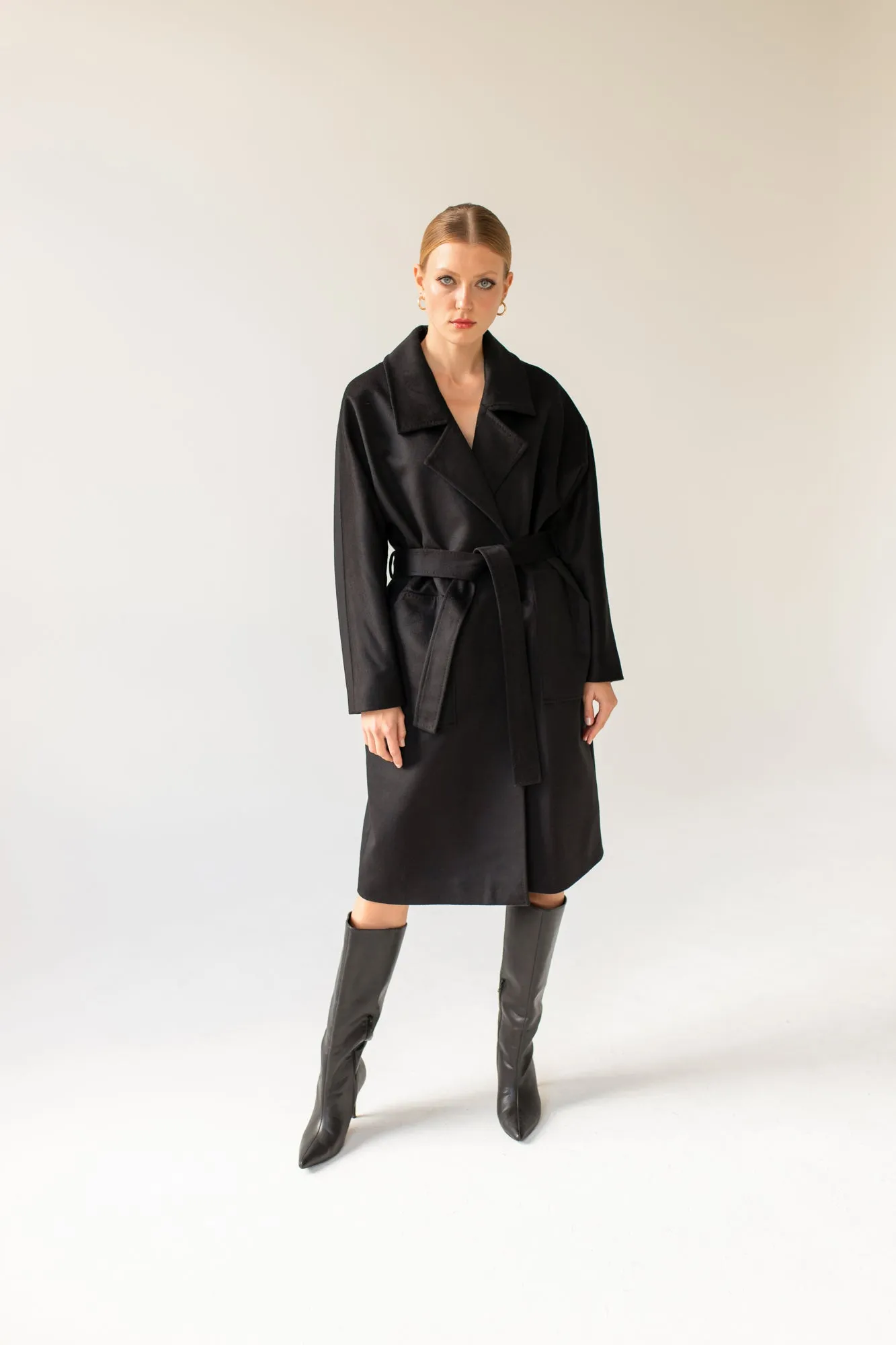 Oversized Cashmere Coat Black sold by Ivalo.com