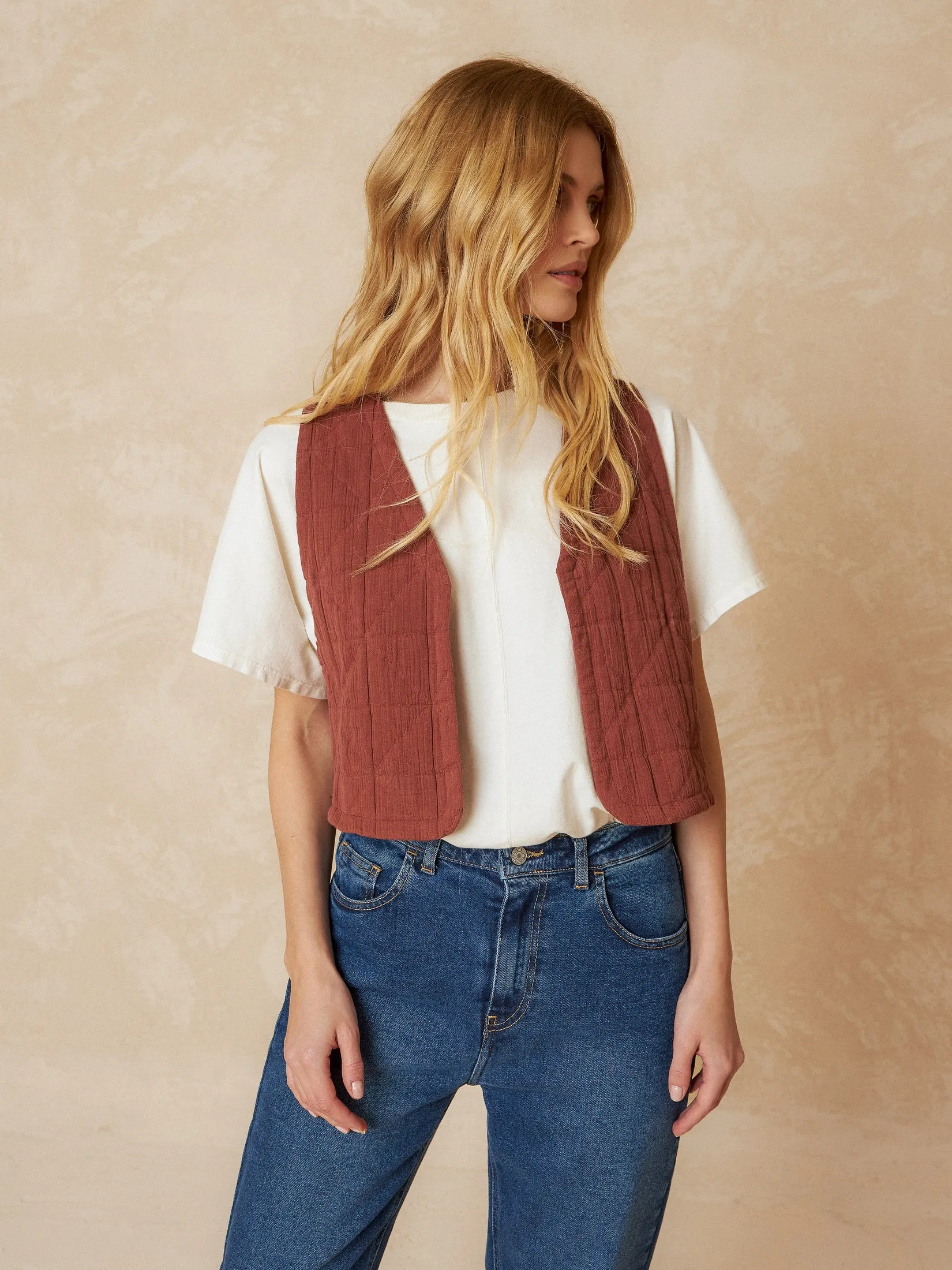 V-Neck Vest Jacquard Beige sold by Ivalo.com