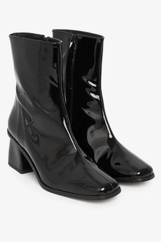 Linda Shoes sold by Ivalo.com