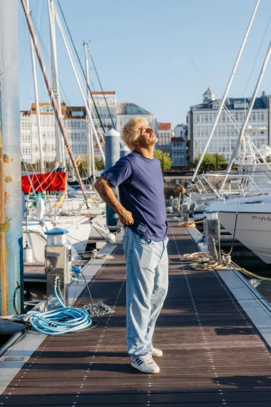 Label T-Shirt Navy sold by Ivalo.com