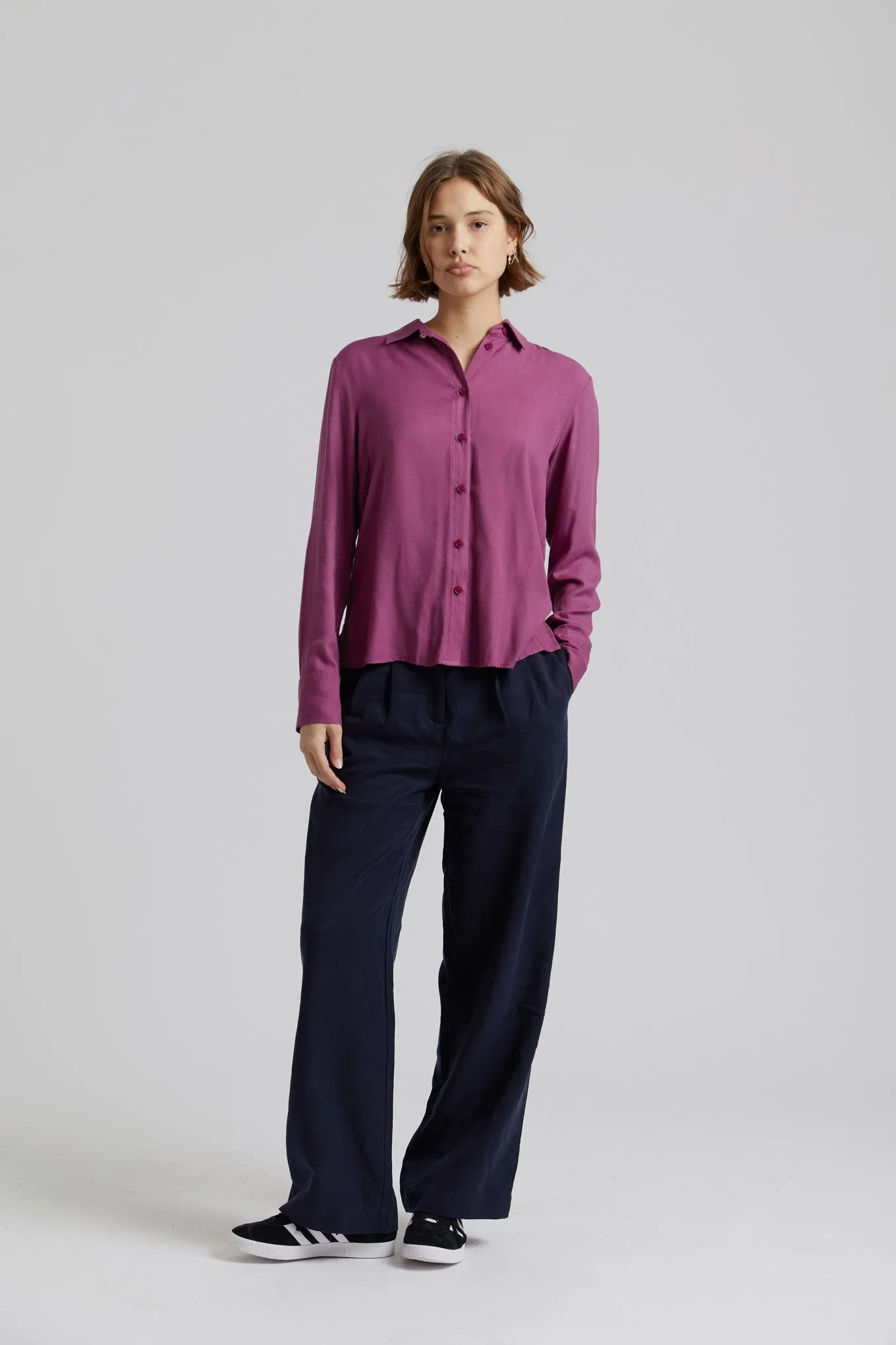 Mira Tencel Linen Blend Trouser Navy sold by Ivalo.com