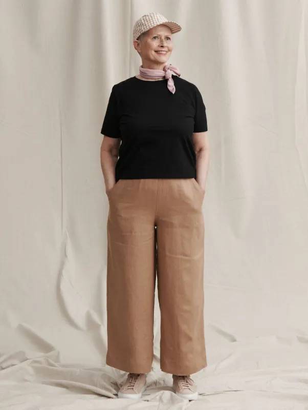 Cropped T-Shirt Black sold by Ivalo.com