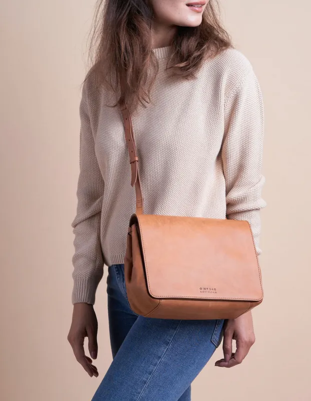 Lucy Classic Leather Cognac sold by Ivalo.com