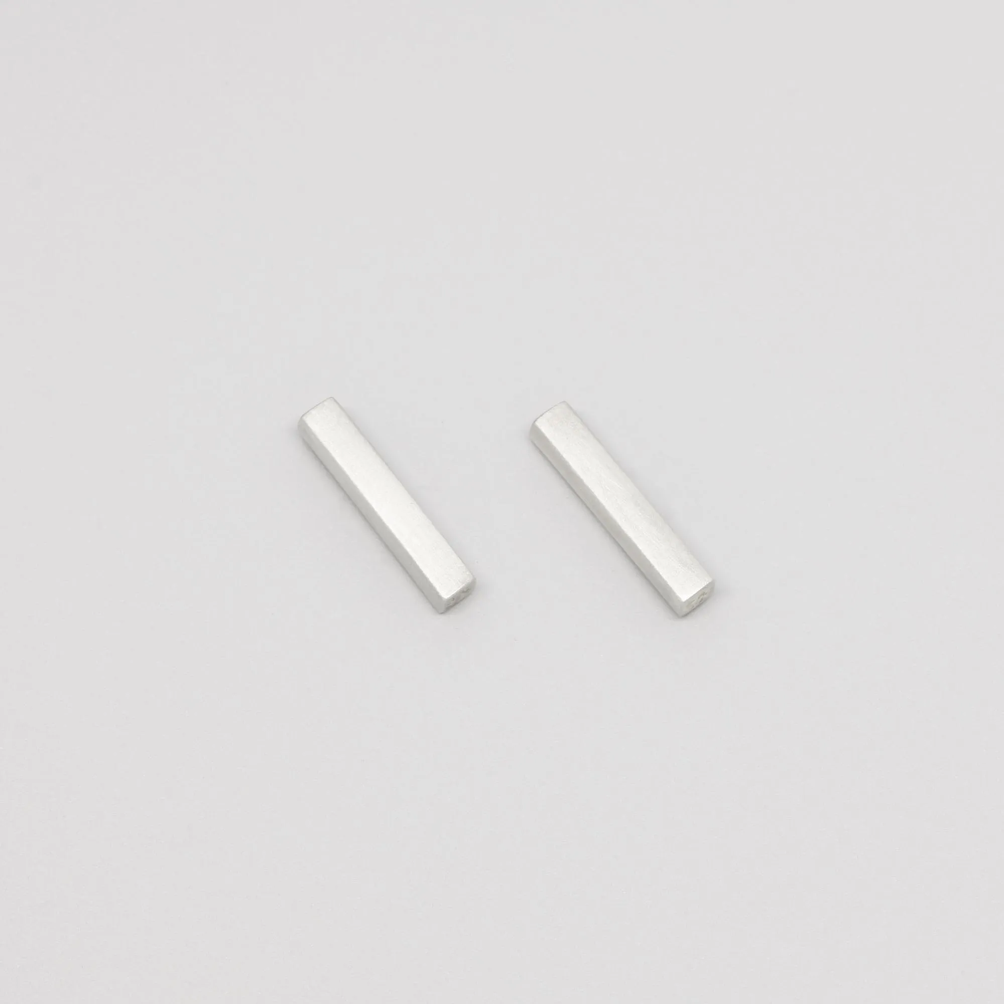 Satin Bar Stud Earrings sold by Ivalo.com product image thumbnail 4