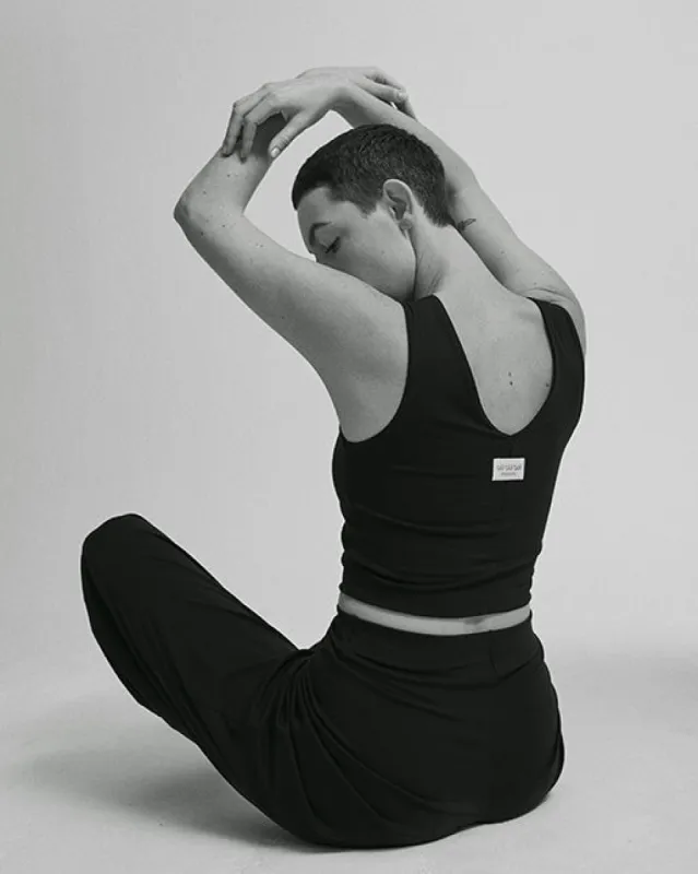 Cropped O-Top Black sold by Ivalo.com