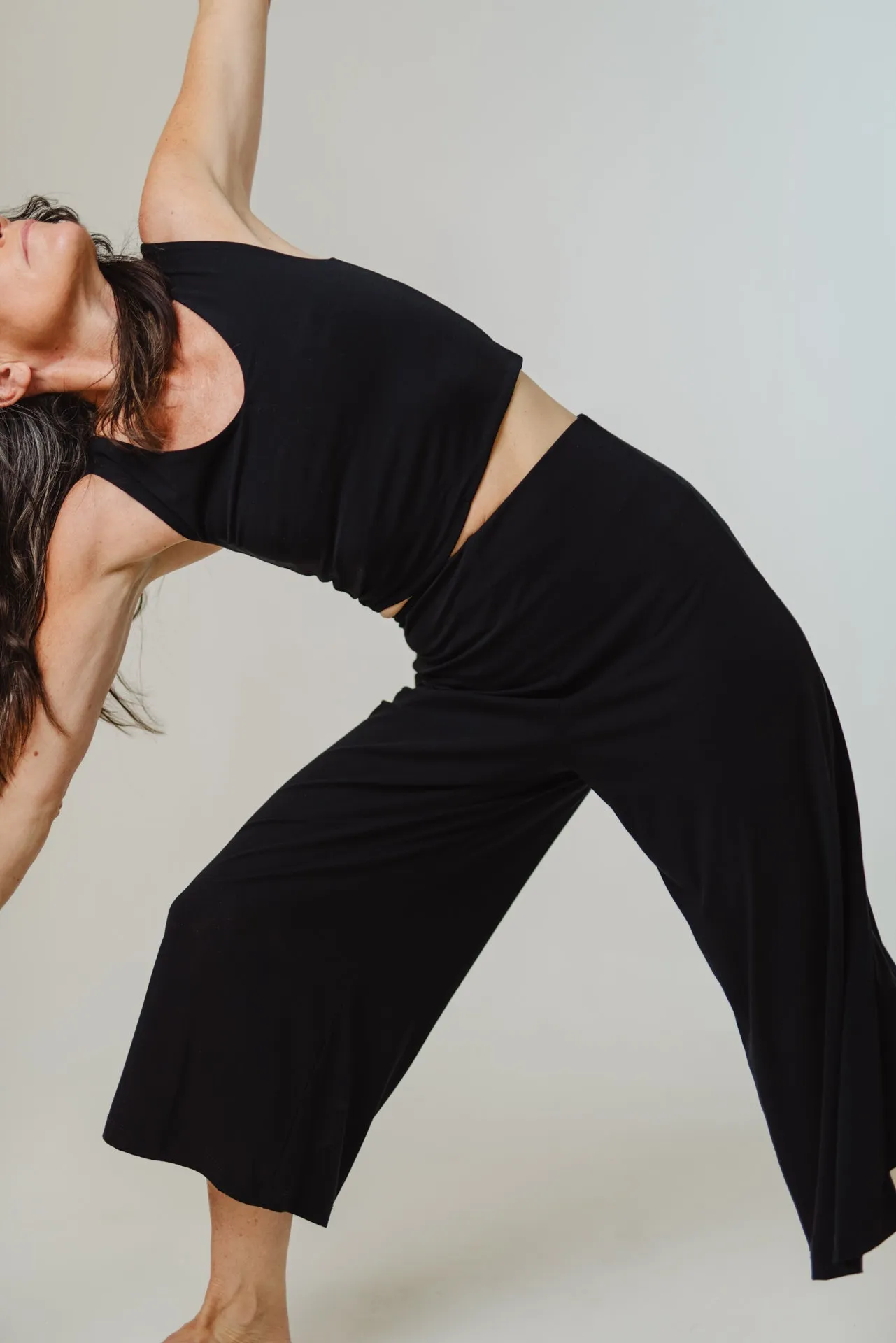 Cropped V-Top Black sold by Ivalo.com product image thumbnail 2