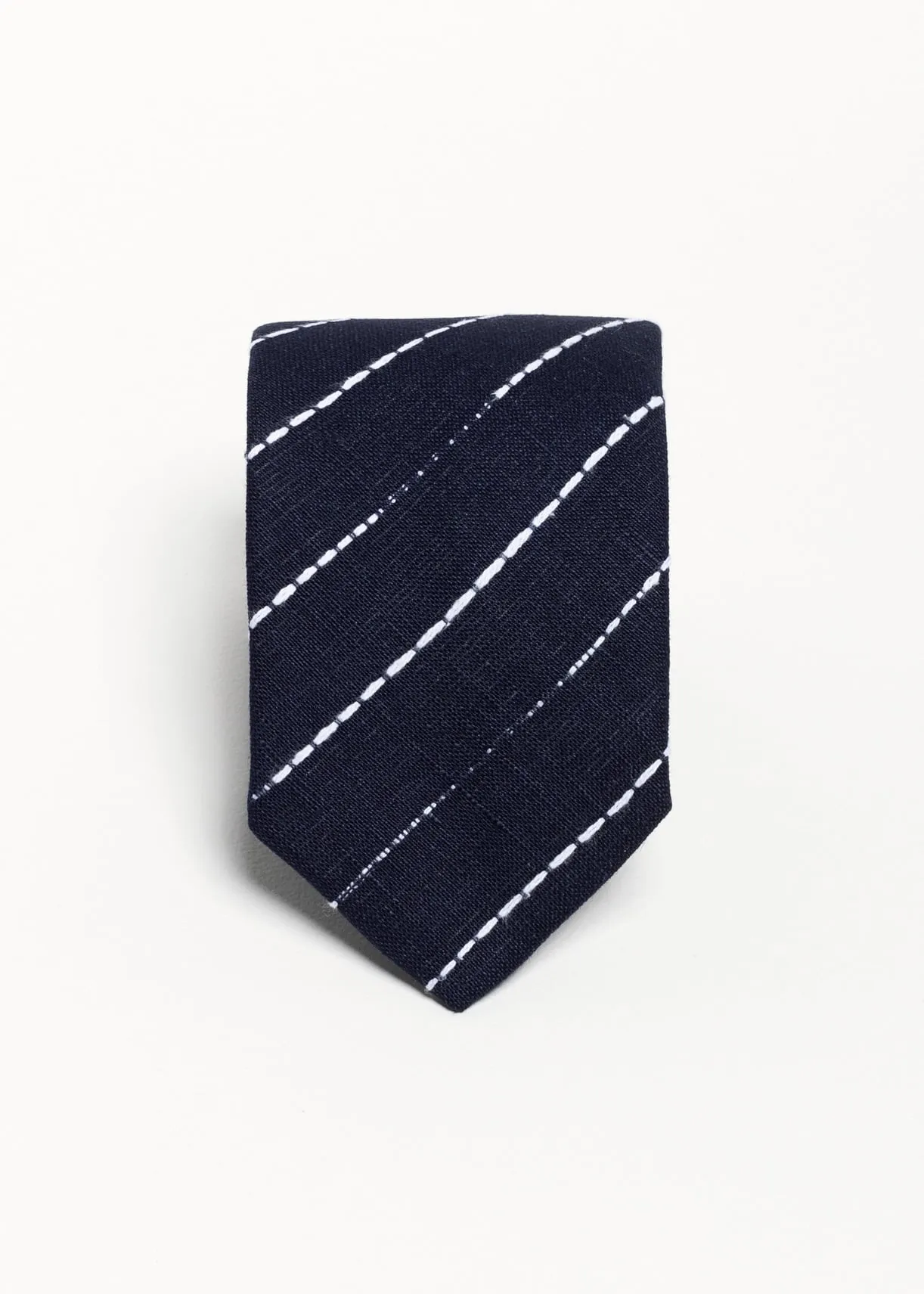 The 100% Linen Tie Navy Underground sold by Ivalo.com