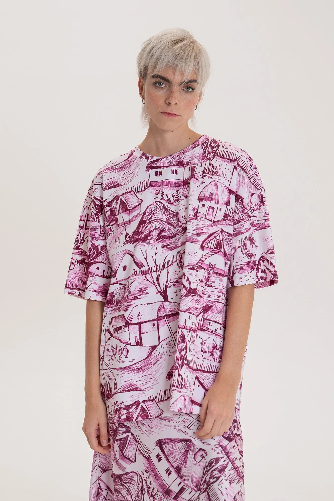Vizitke Oversized T-shirt Farm Pink sold by Ivalo.com