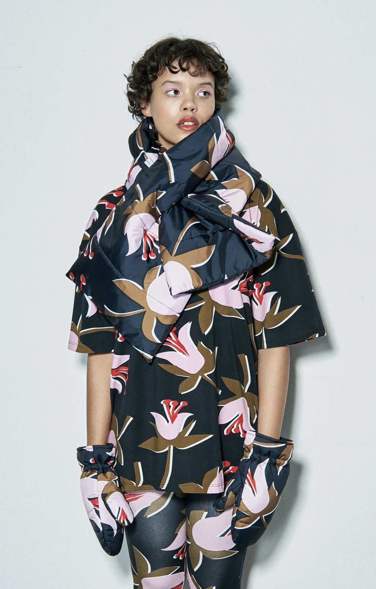 Kitzbühel Puffer Scarf Tulips sold by Ivalo.com product image thumbnail 2