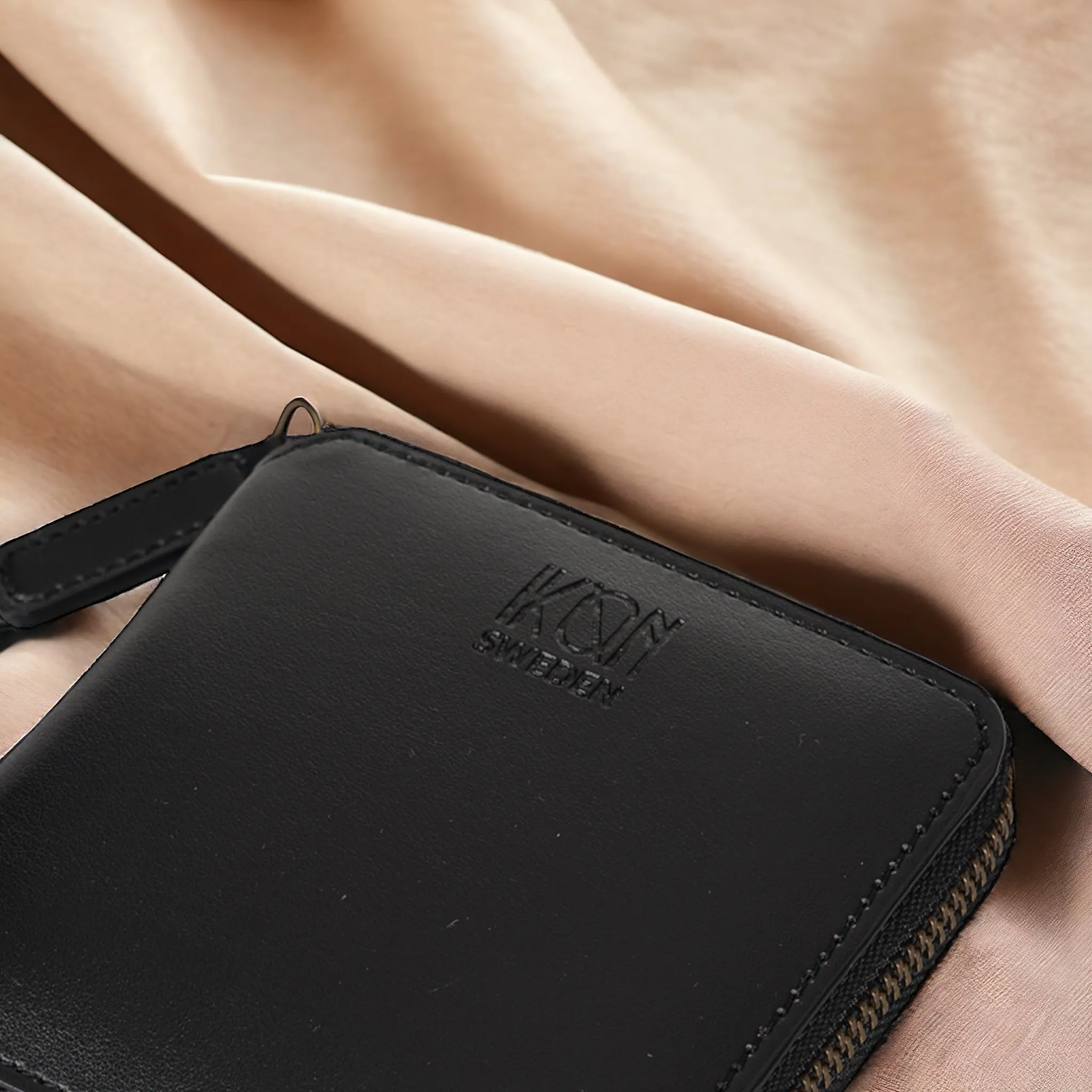 Kivik Apple Leather Small Zip Wallet sold by Ivalo.com product image thumbnail 4