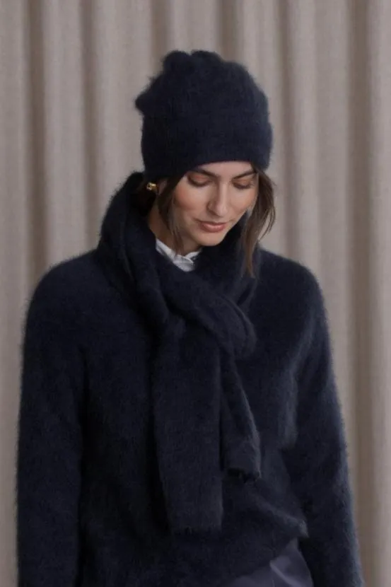 Karleen Cashmere Scarf Dark navy sold by Ivalo.com