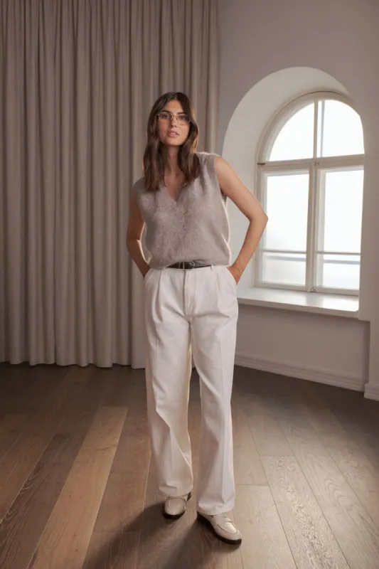 Kairi Cashmere V-Neck Vest Greige sold by Ivalo.com