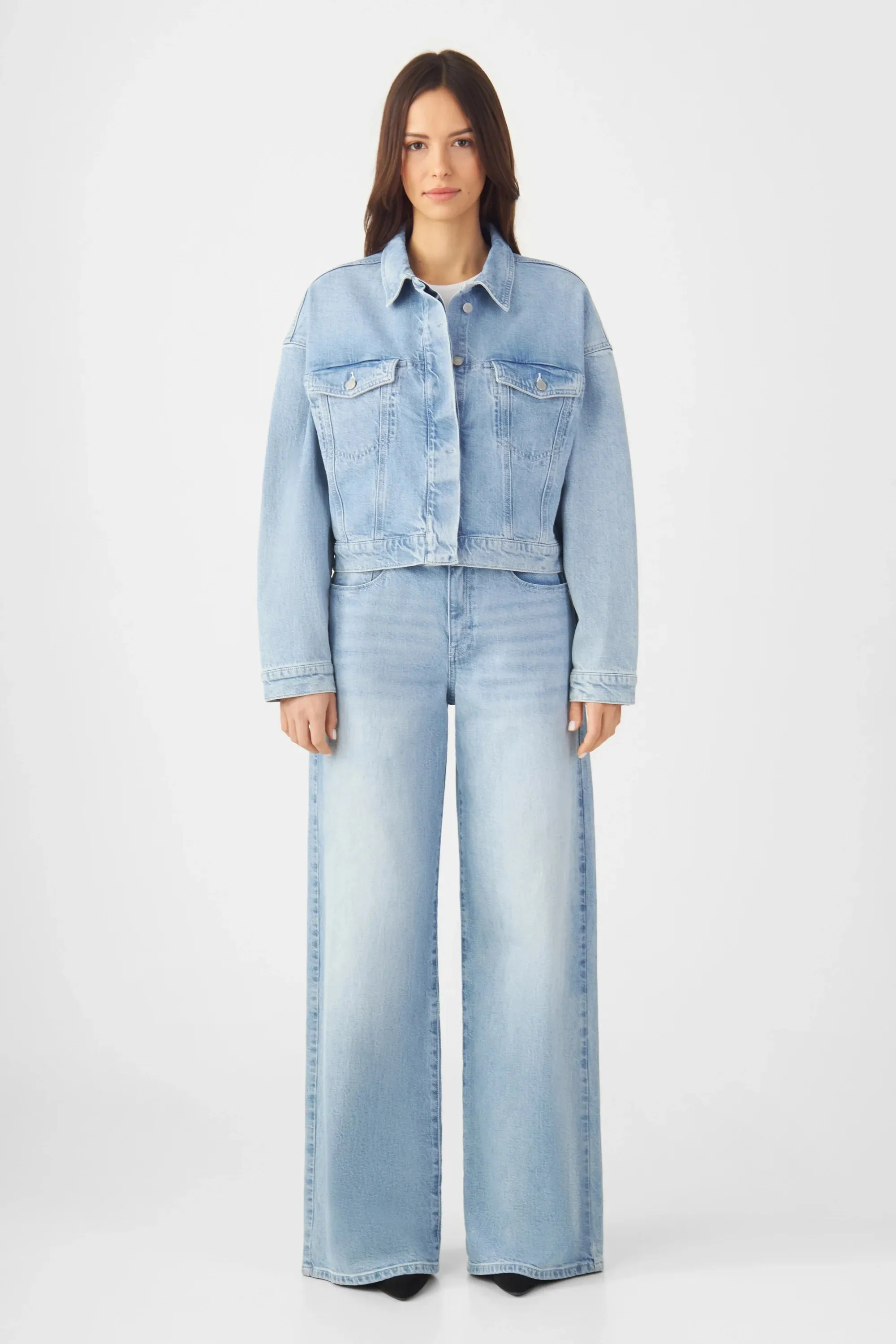 Amara Minimal Stretch Boxy Denim Jacket Light Blue sold by Ivalo.com