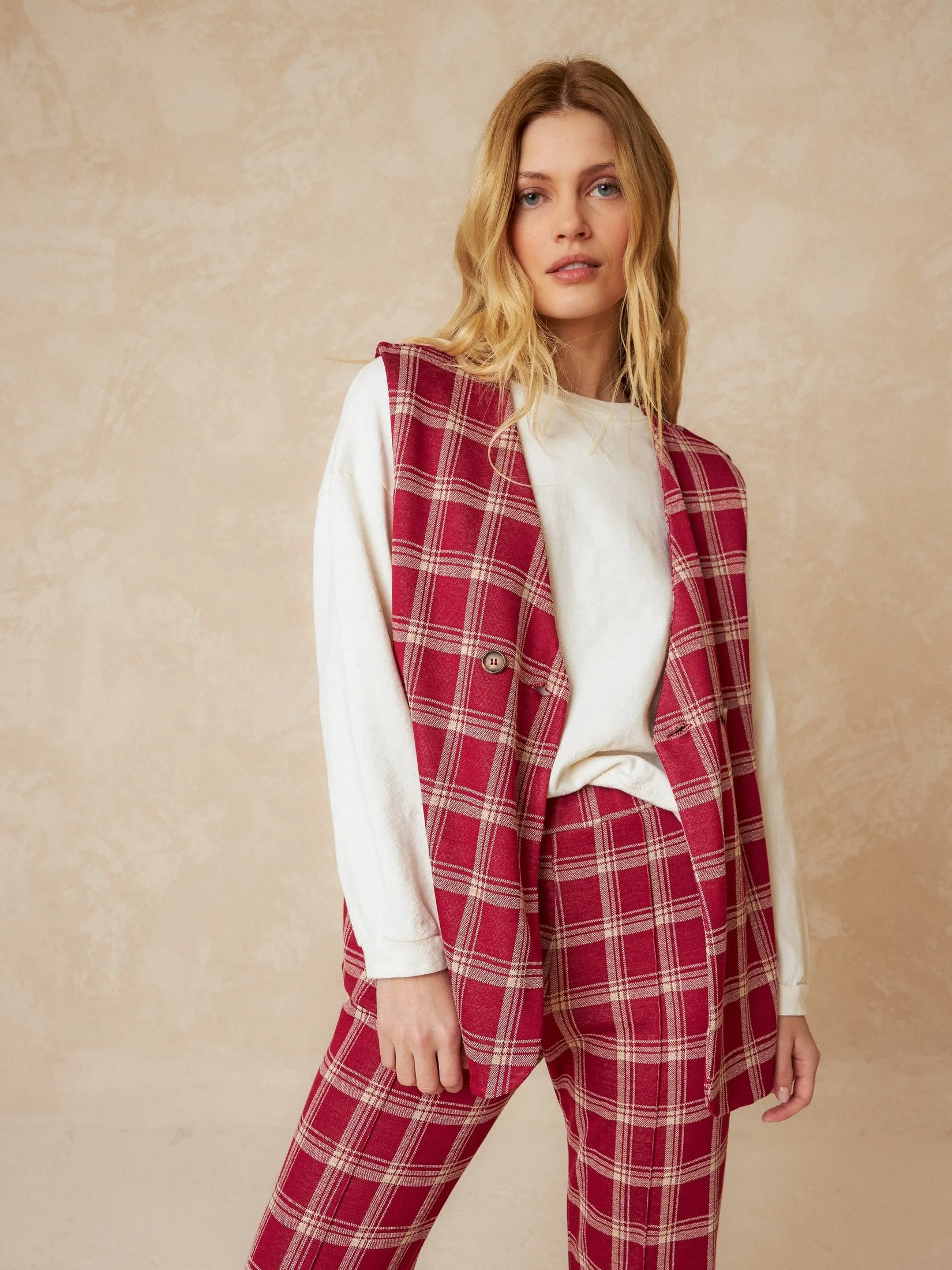 Double Button Vest Checkered Red sold by Ivalo.com