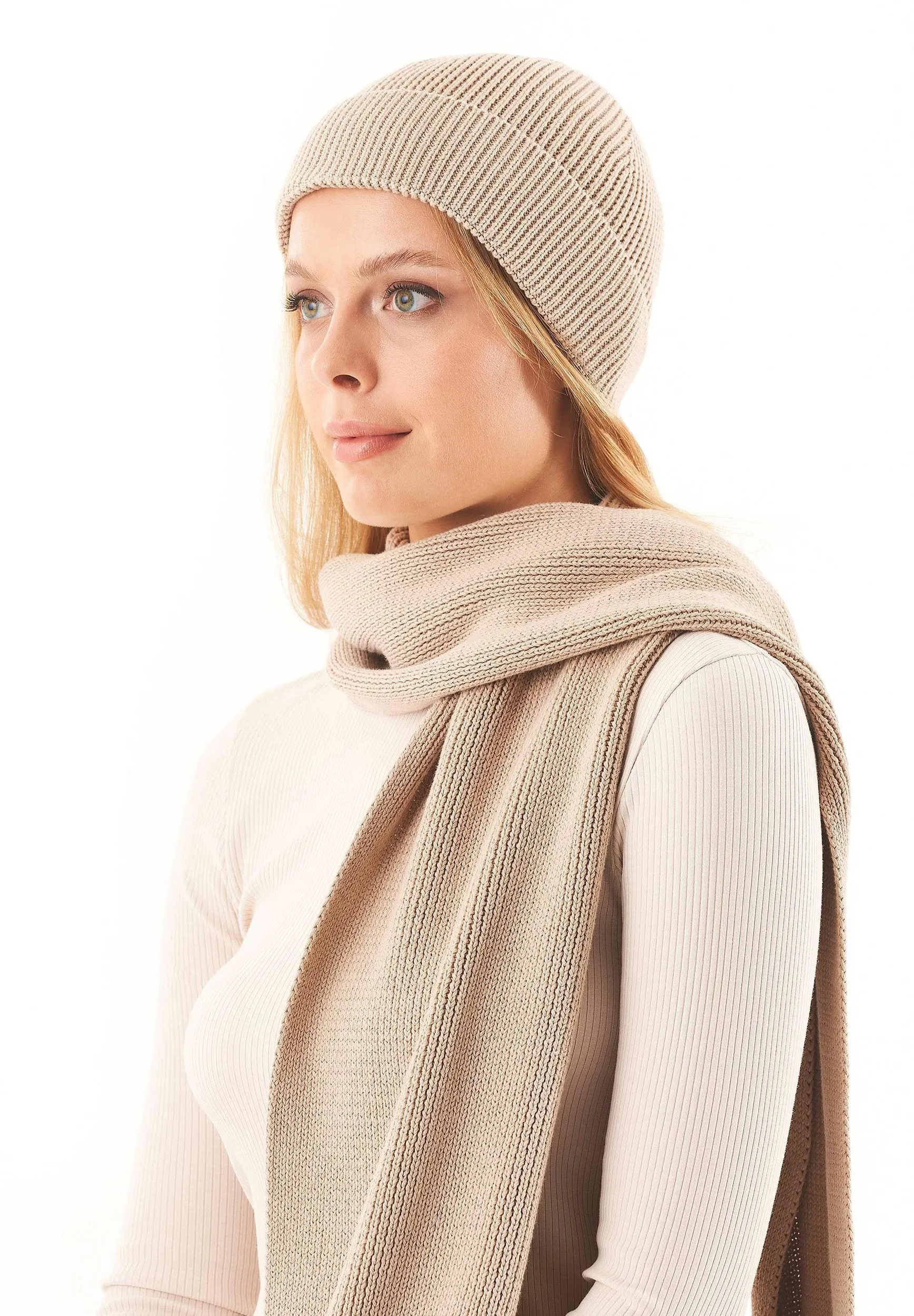 Knitted Organic Cotton Scarf Beige sold by Ivalo.com product image thumbnail 3