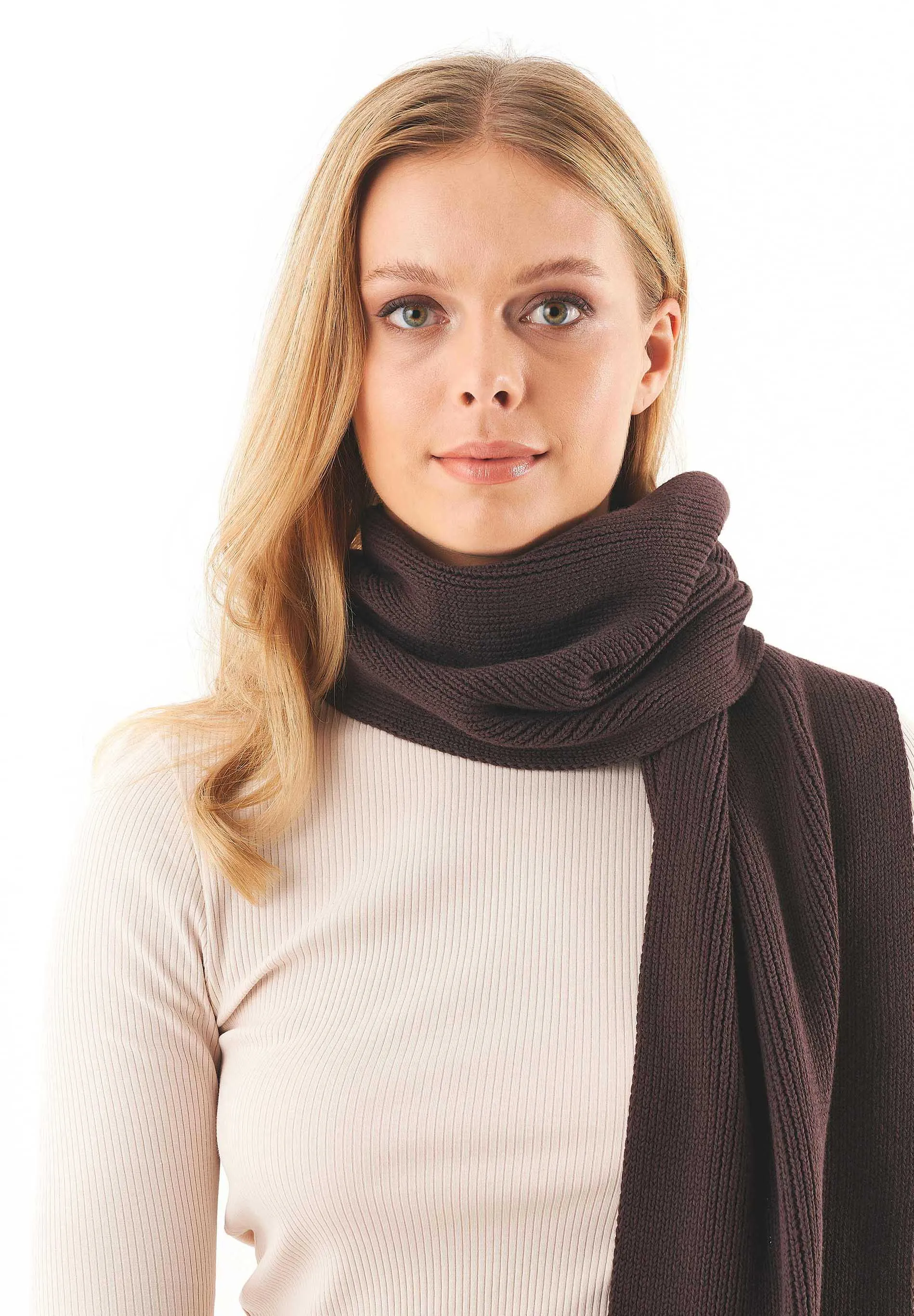 Knitted Organic Cotton Scarf Espresso sold by Ivalo.com