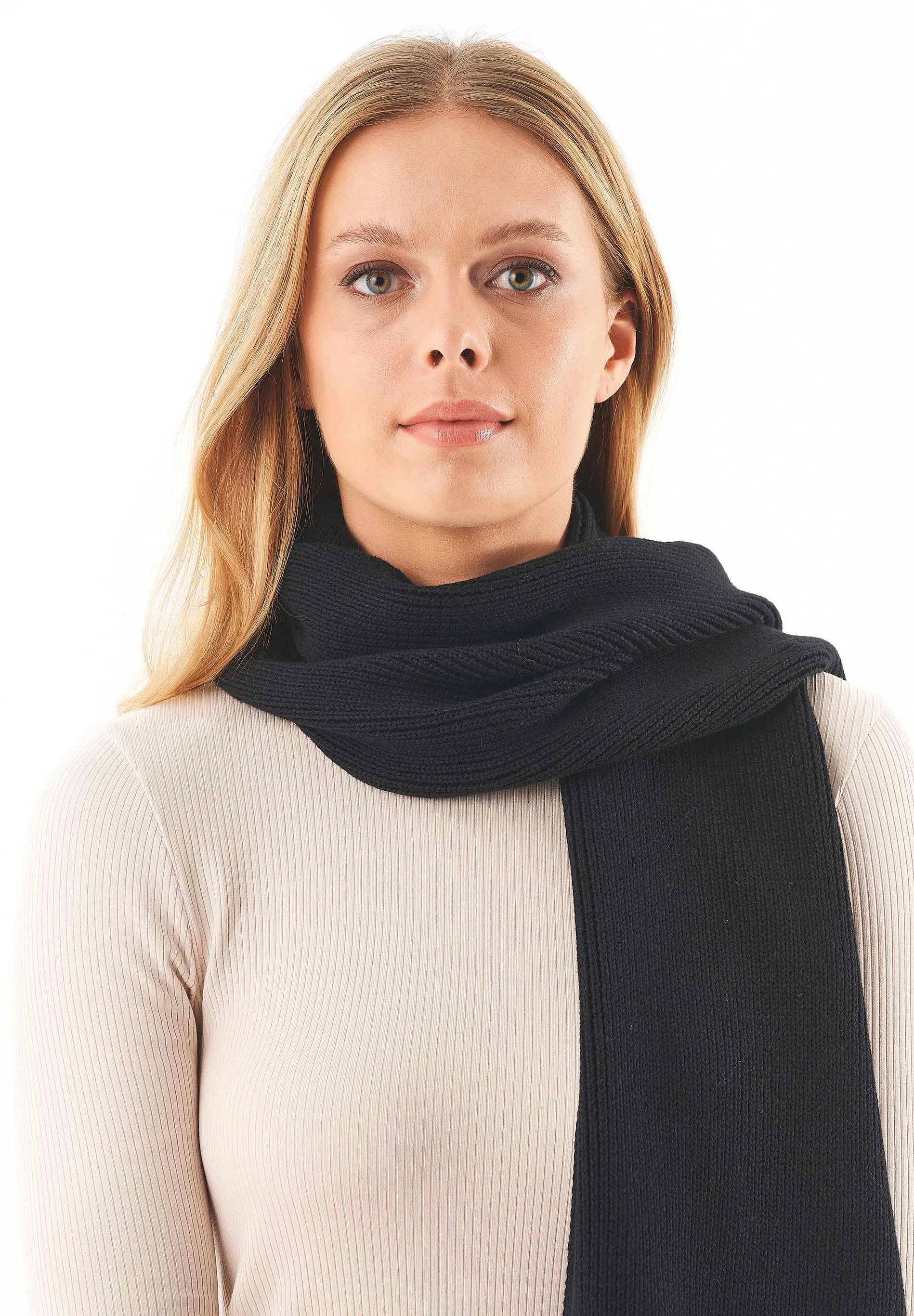 Knitted Organic Cotton Scarf Black sold by Ivalo.com