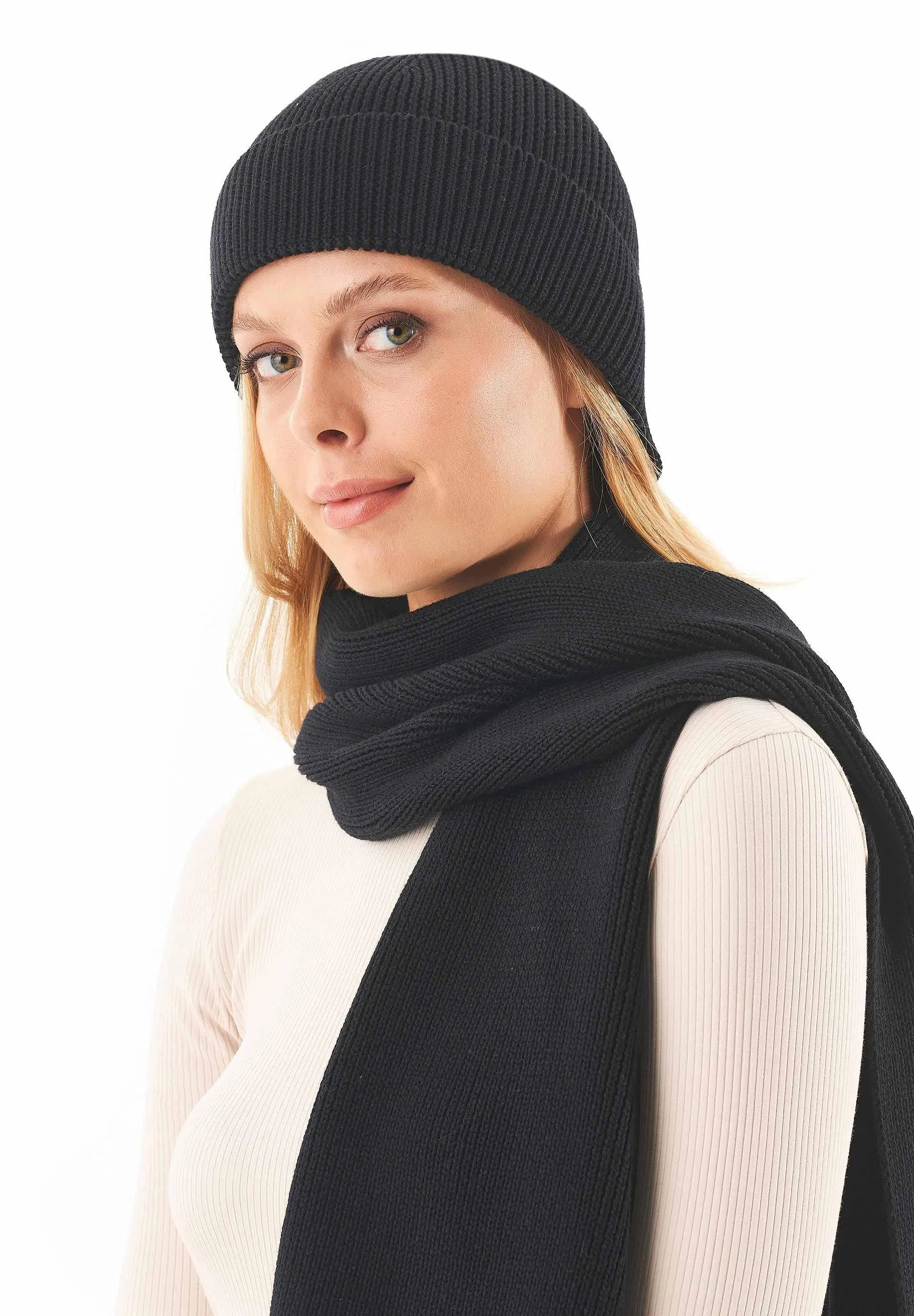 Knitted Organic Cotton Scarf Black sold by Ivalo.com product image thumbnail 5