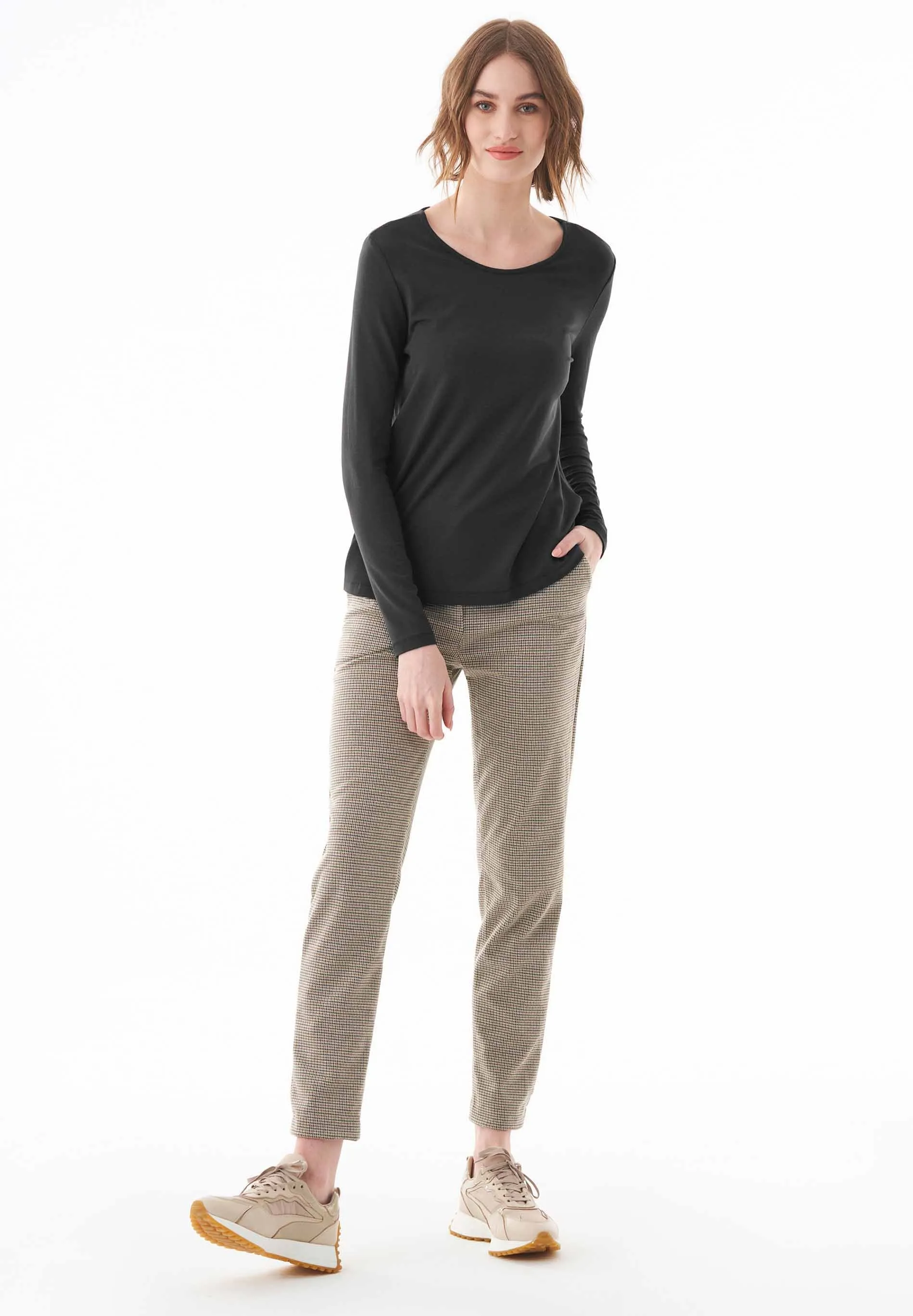 Women's Round Neck Long-Sleeve T-Shirt Black sold by Ivalo.com product image thumbnail 4