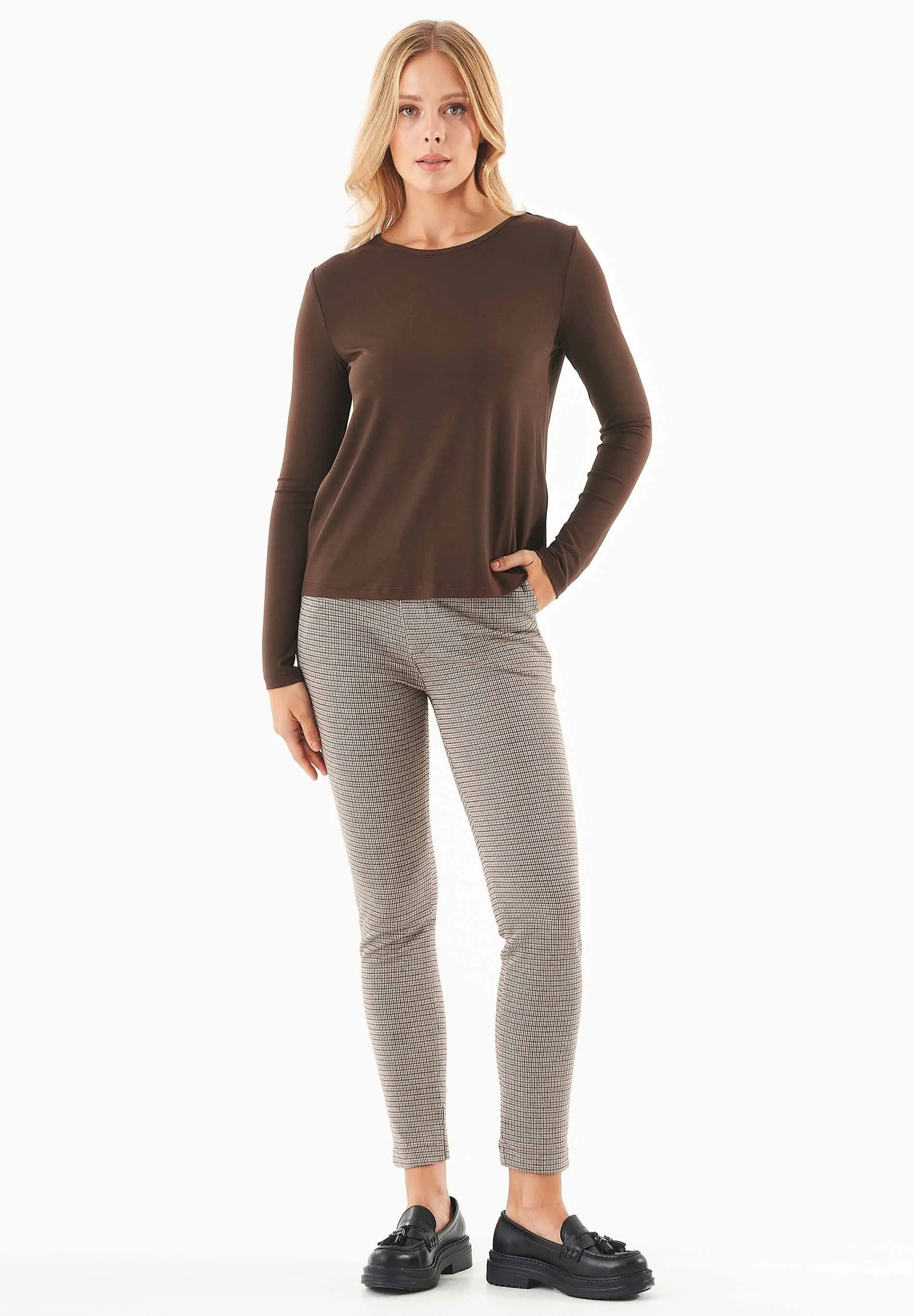 Women's Round Neck Long-Sleeve T-Shirt Chestnut Brown sold by Ivalo.com product image thumbnail 4