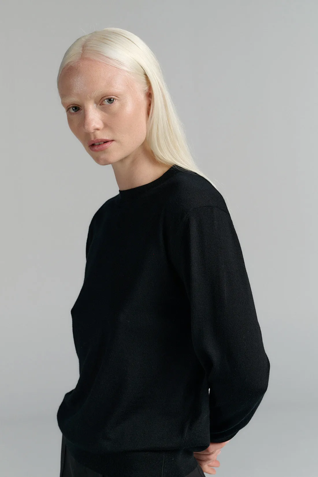 RHEA096 Merino Crew Black sold by Ivalo.com product image thumbnail 2