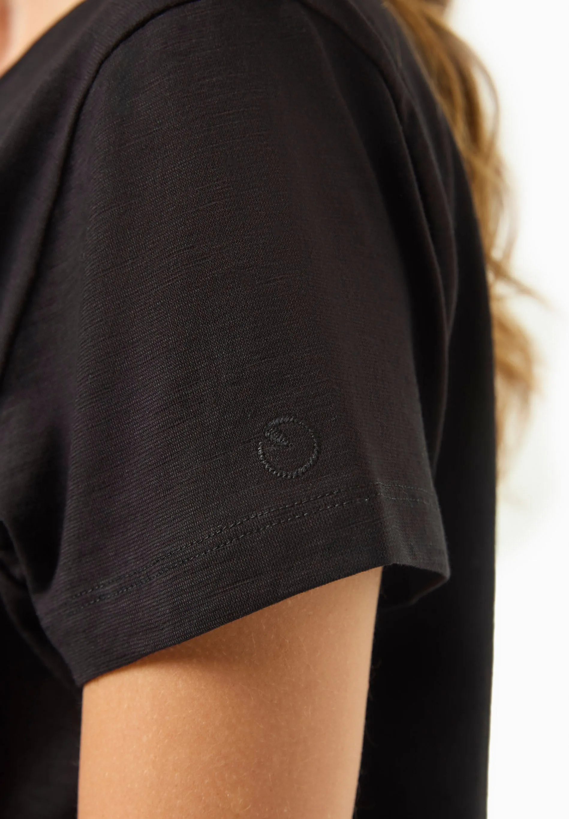 Women's Basic Round Neck T-Shirt Black sold by Ivalo.com product image thumbnail 5