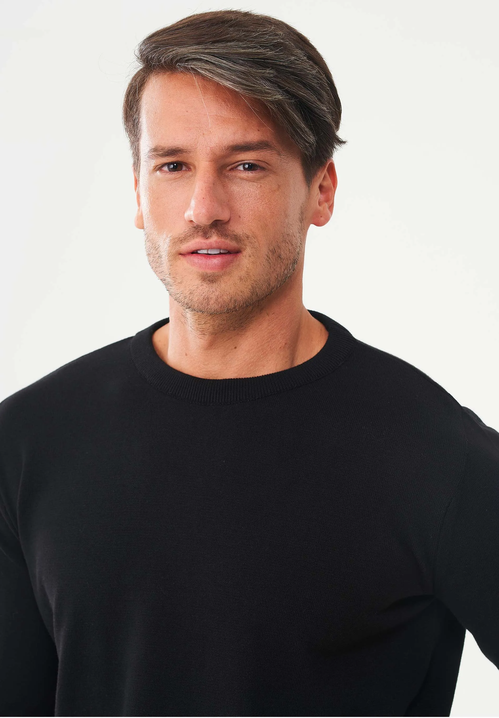 Men's Round Neck Organic Cotton Sweater Black sold by Ivalo.com product image thumbnail 5